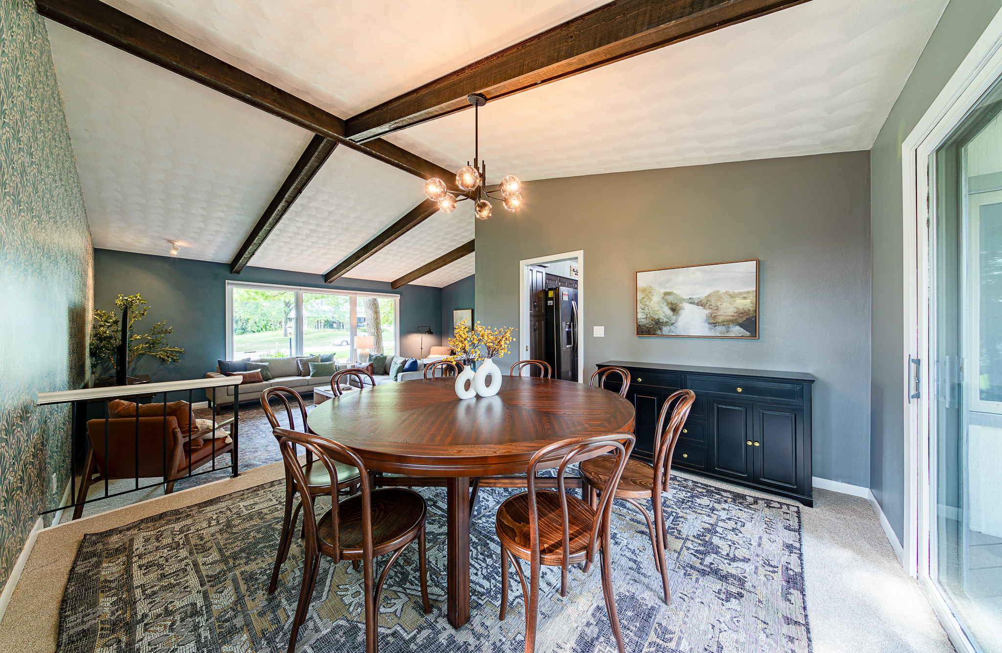 Large 6 Bedroom Home in Tranquil Neighborhood photo 4