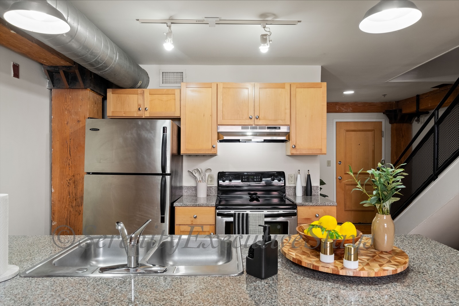 Fully Furnished Executive Loft | Utilities & Wi-Fi photo 5