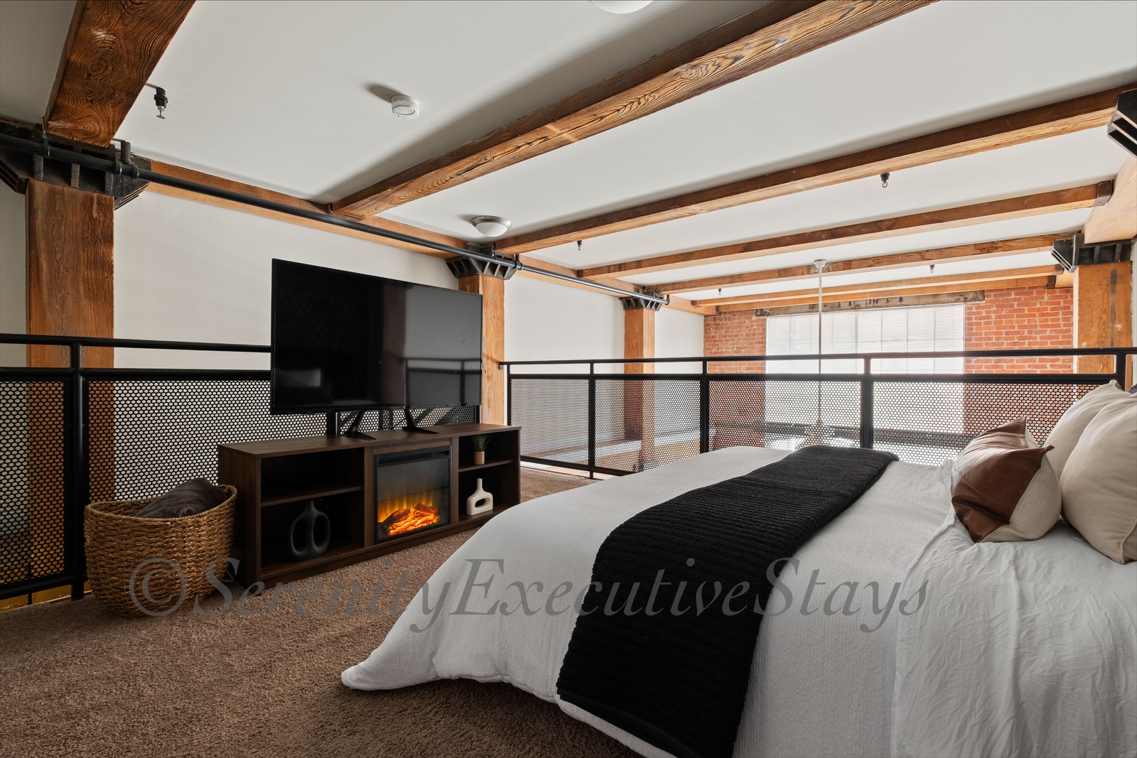 Fully Furnished Executive Loft | Utilities & Wi-Fi photo 3