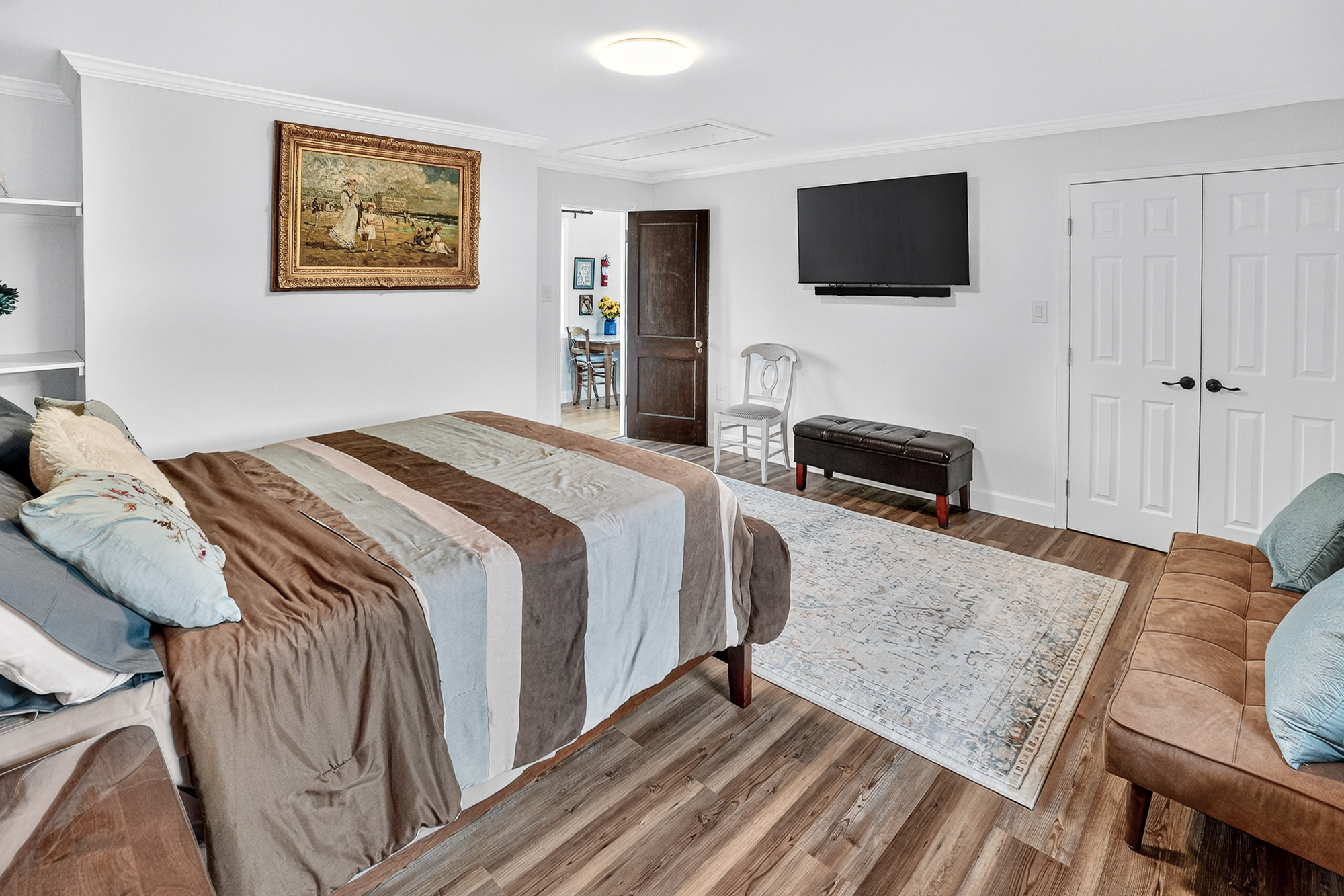Fully Furnished, utilities included, sunning Views photo 5