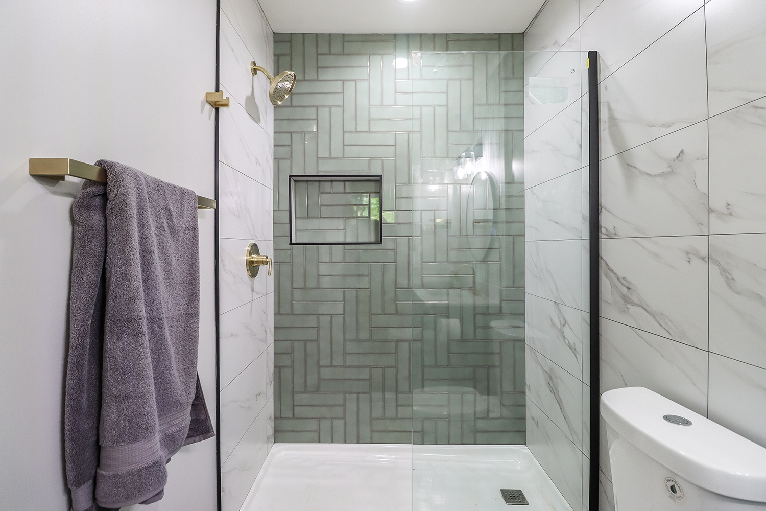  Stylish & Pet-Friendly  Home in Woodland hills  photo 2