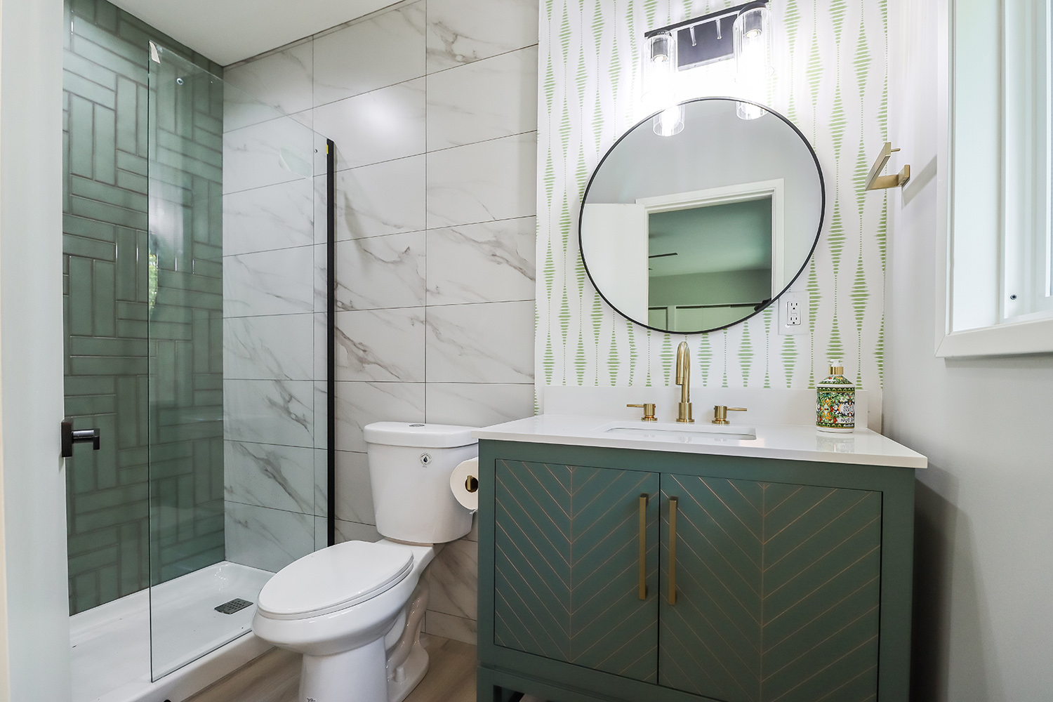  Stylish & Pet-Friendly  Home in Woodland hills  photo 5