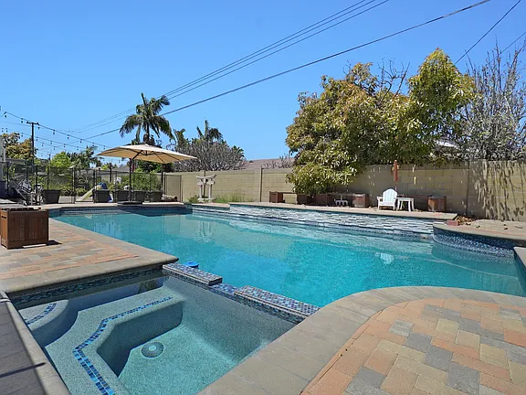 Beautiful Large House In Westmont Community  photo 2