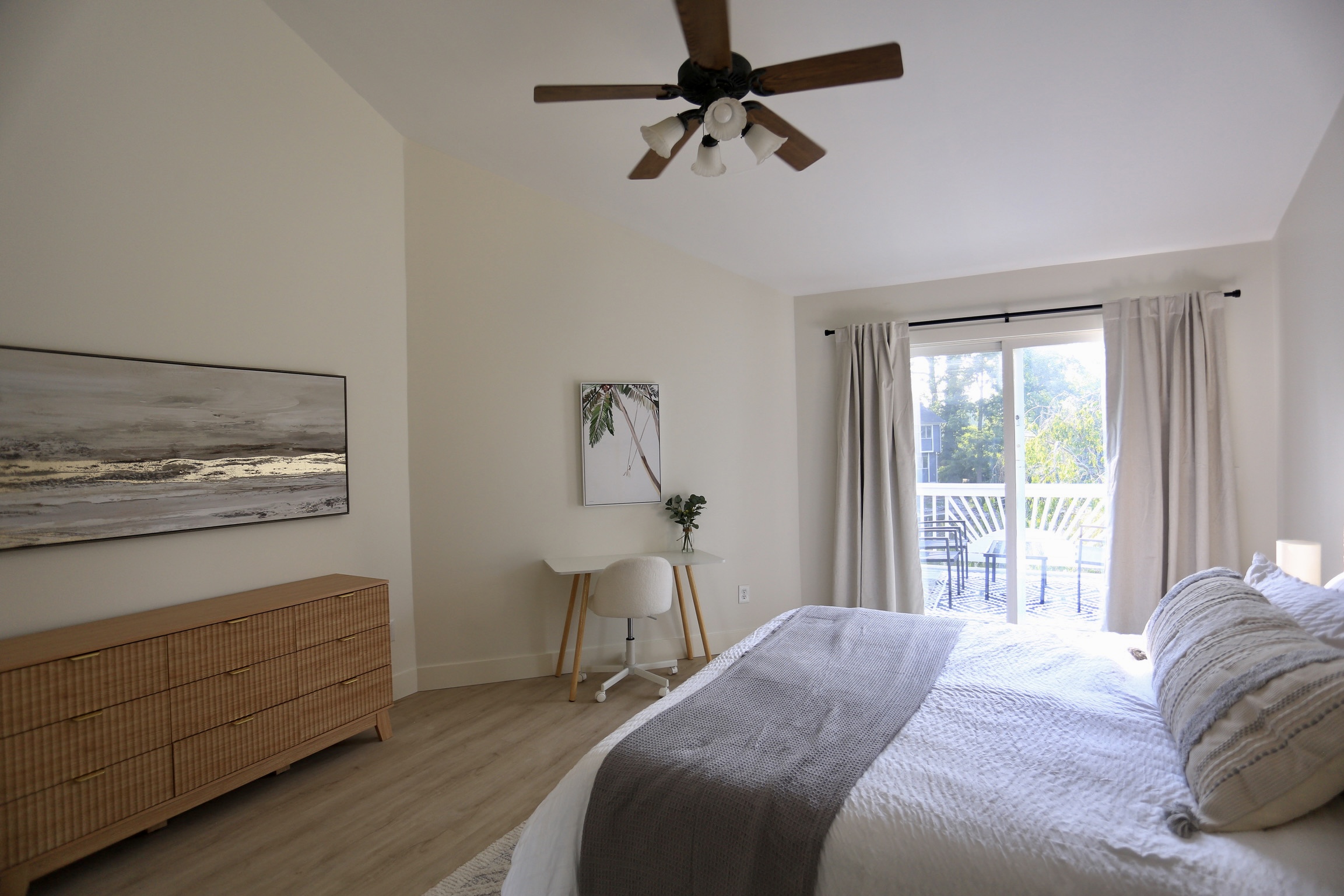 Furnished Lakefront 3BR Home - Views & Relaxation photo 3