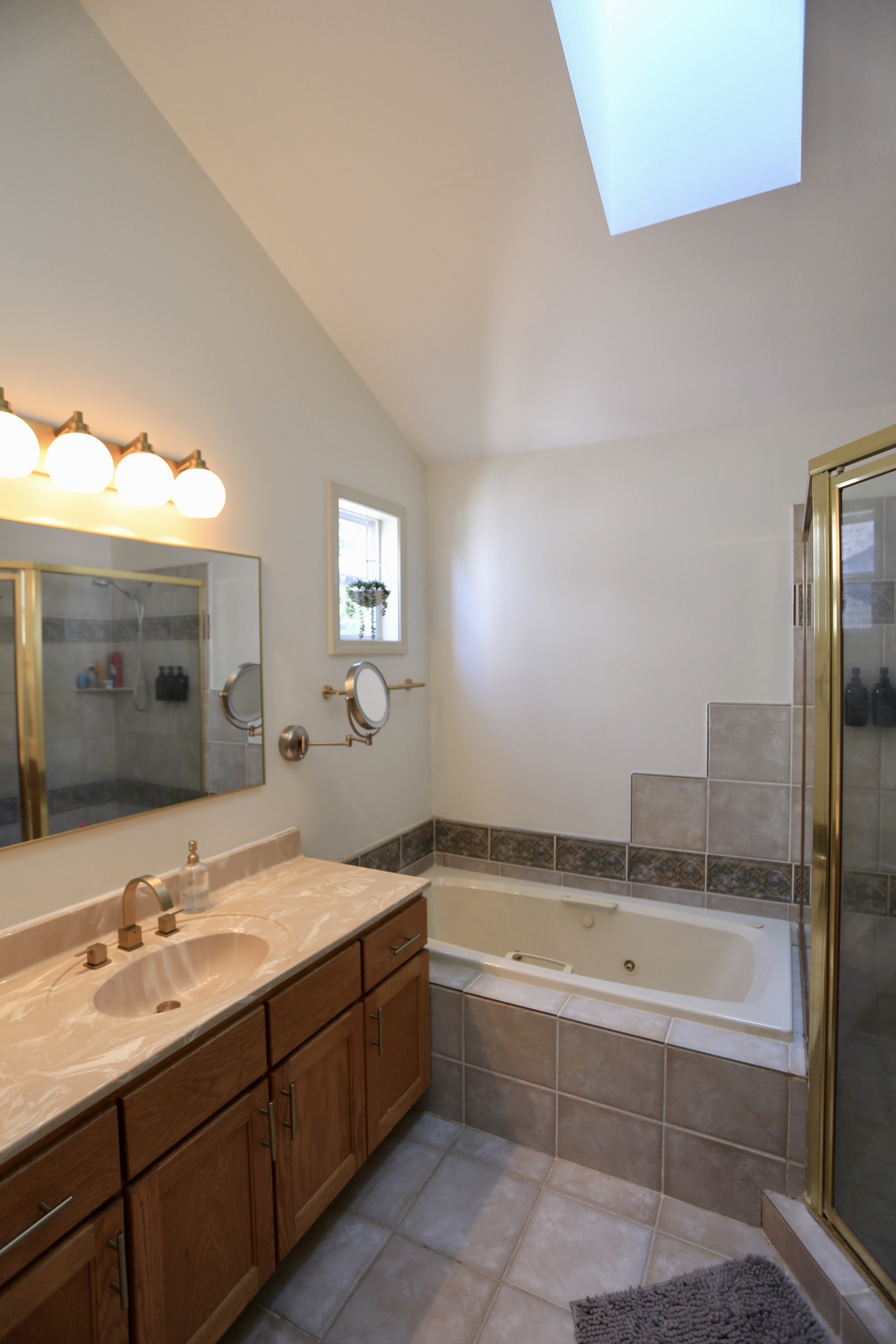 Furnished Lakefront 3BR Home - Views & Relaxation photo 4