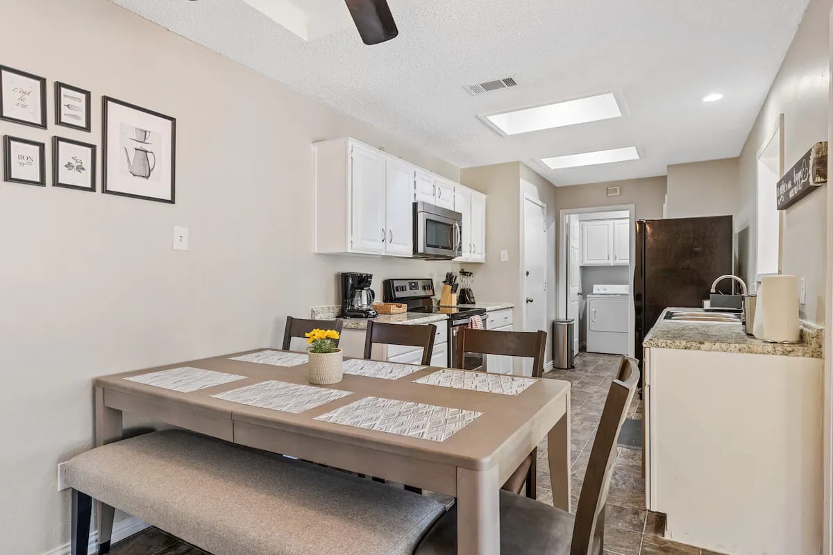 Furnished 4bed 2bath with pool and spa photo 3