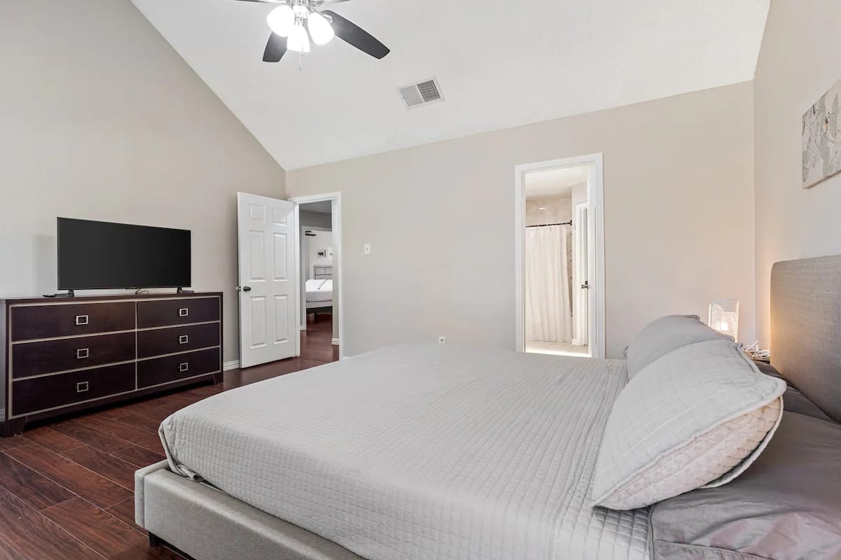 Furnished 4bed 2bath with pool and spa photo 4
