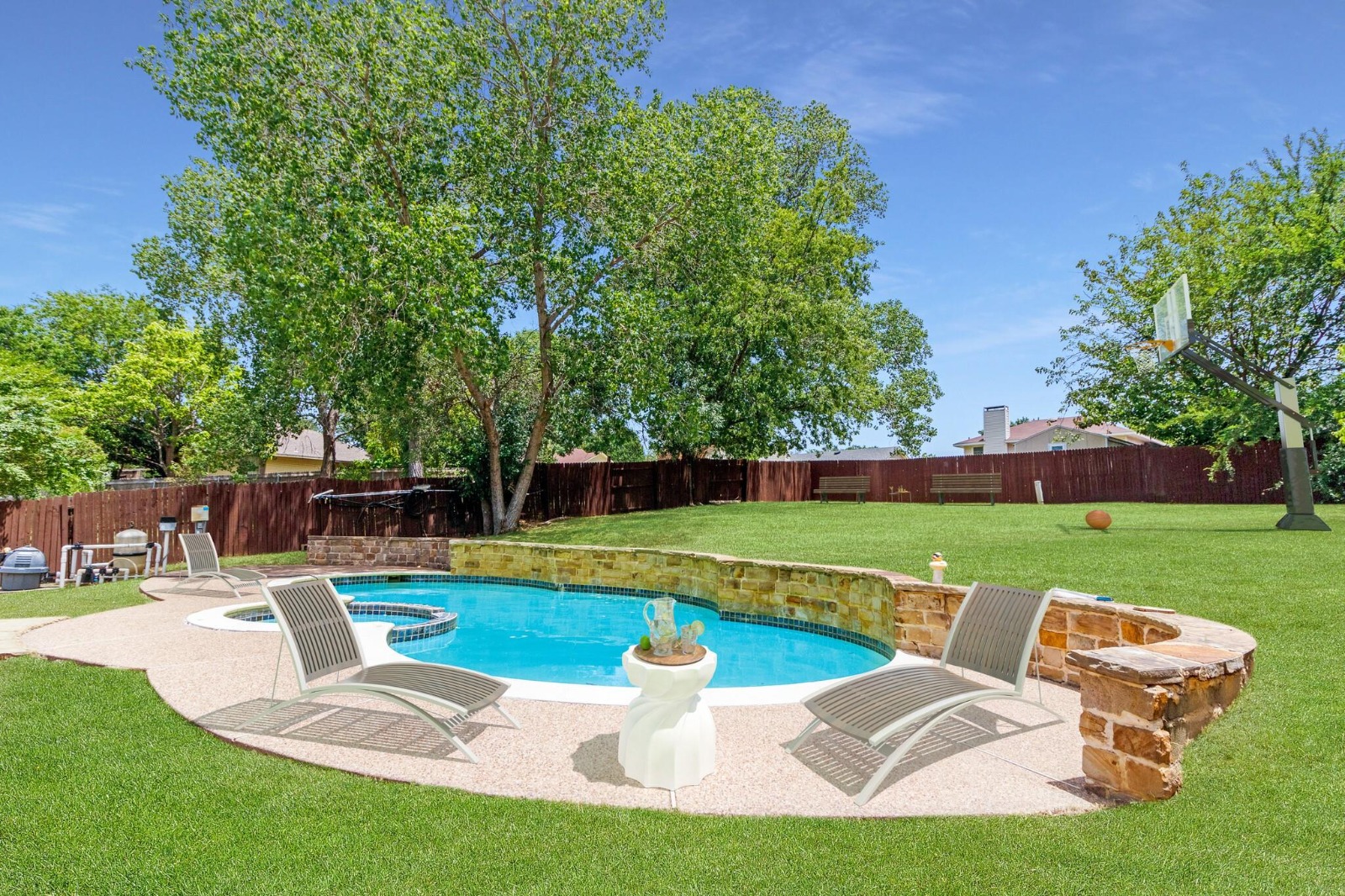 Furnished 4bed 2bath with pool and spa photo 2