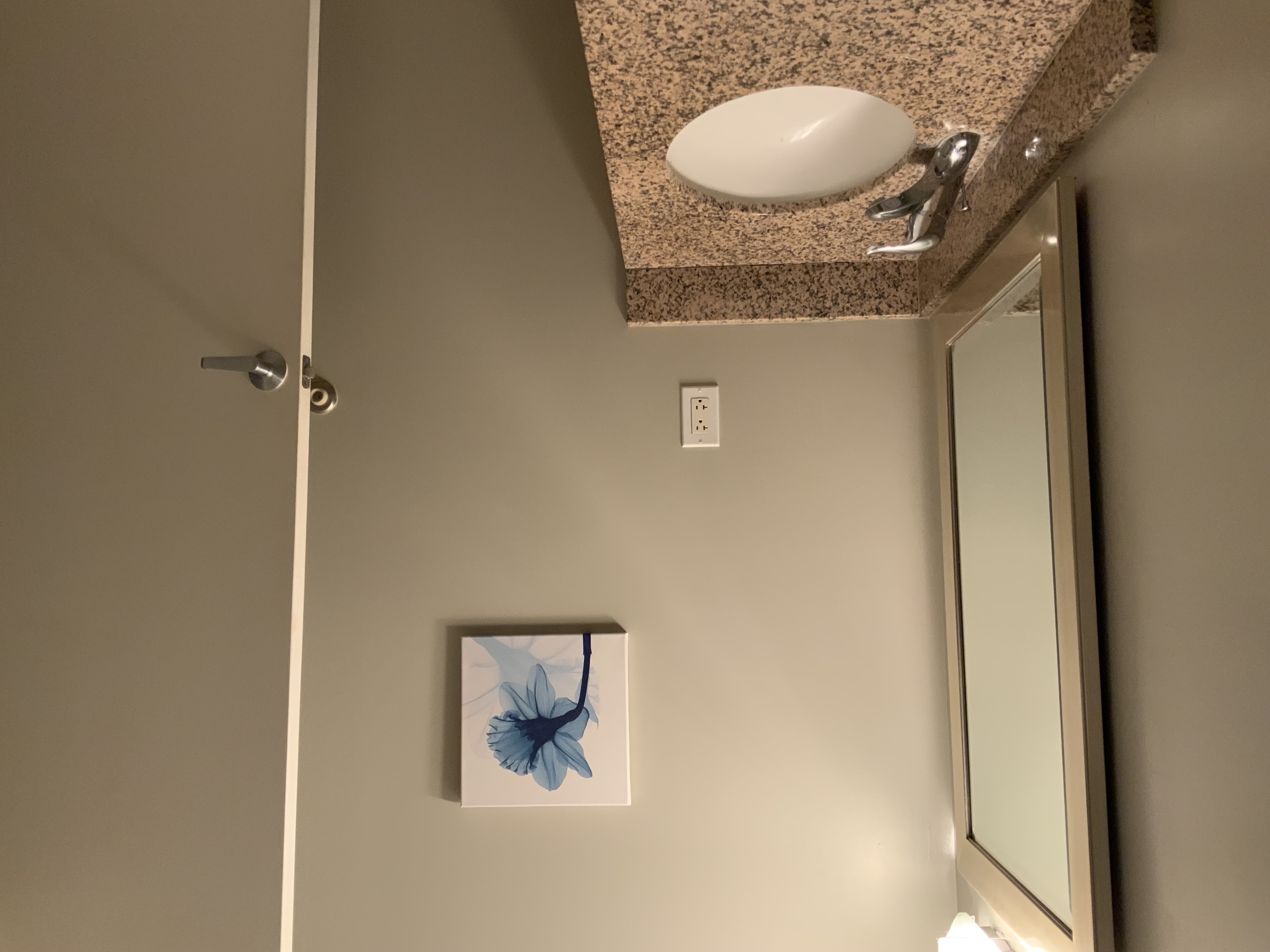 Modern condo  photo 2