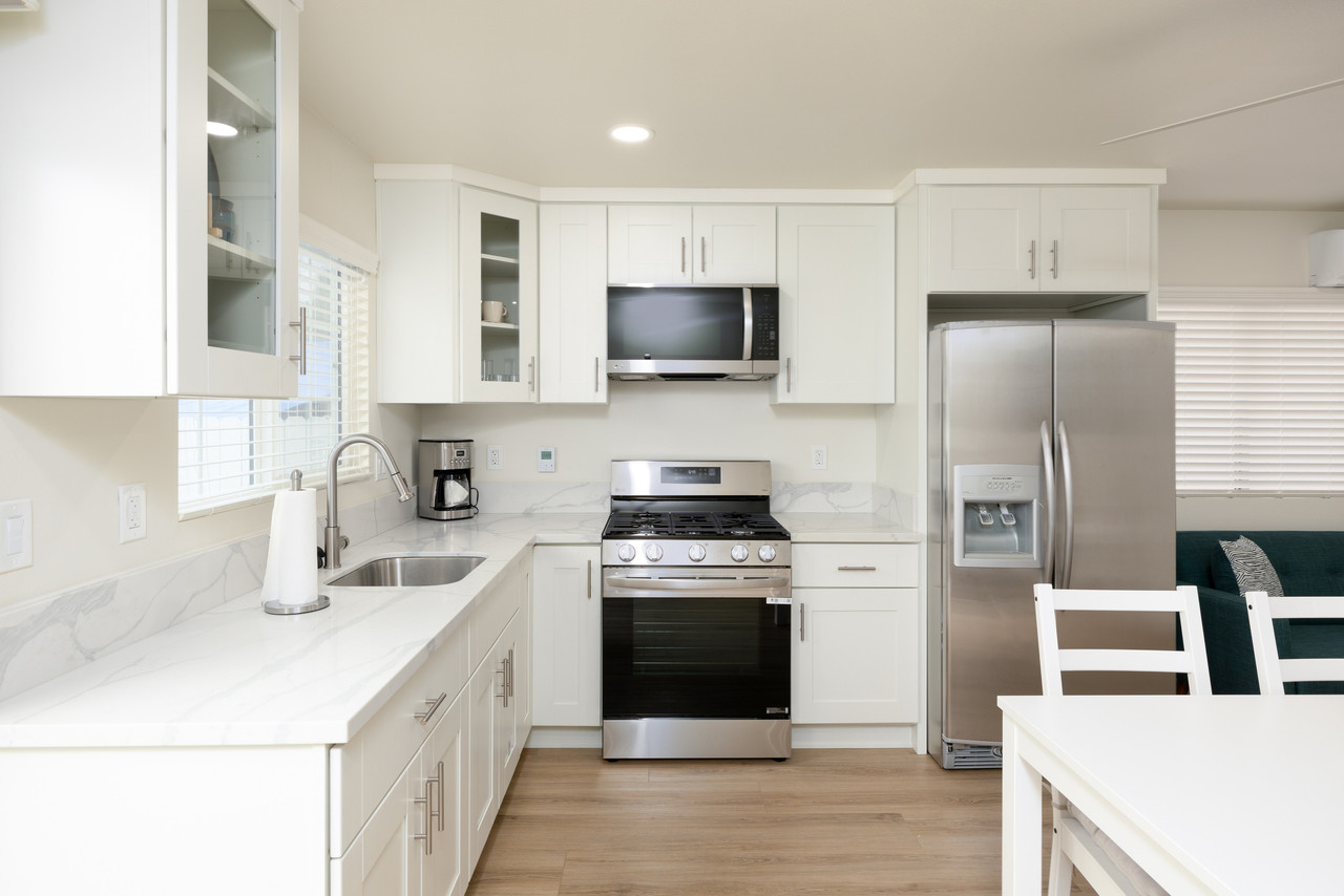 Private 2BD w/ In Unit W/D, Full Kitchen & Yard photo 3