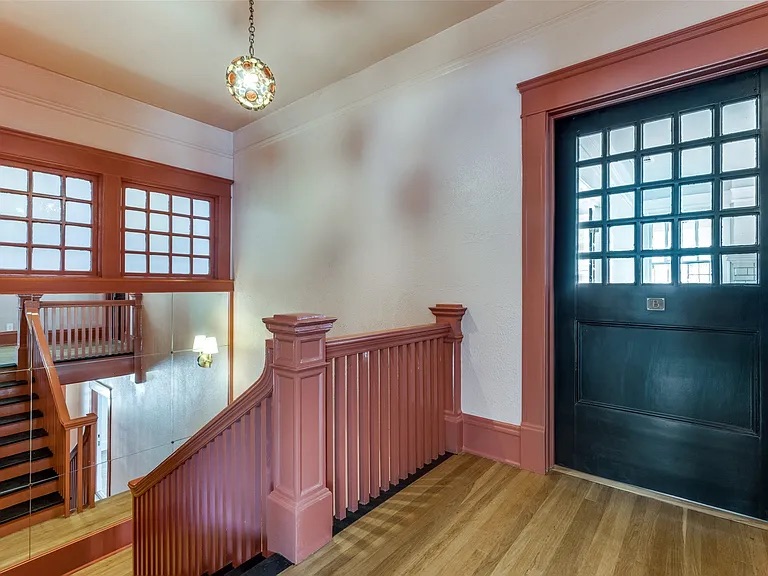 Entire apartment at historic Munger Place photo 3