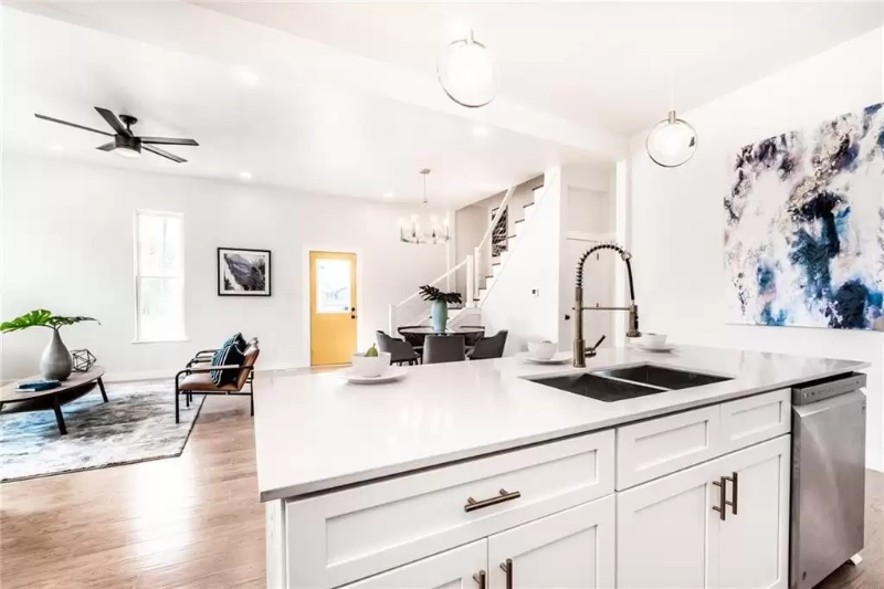 3 Bed/2.5 Bath Furnished Home in Fountain Square photo 4