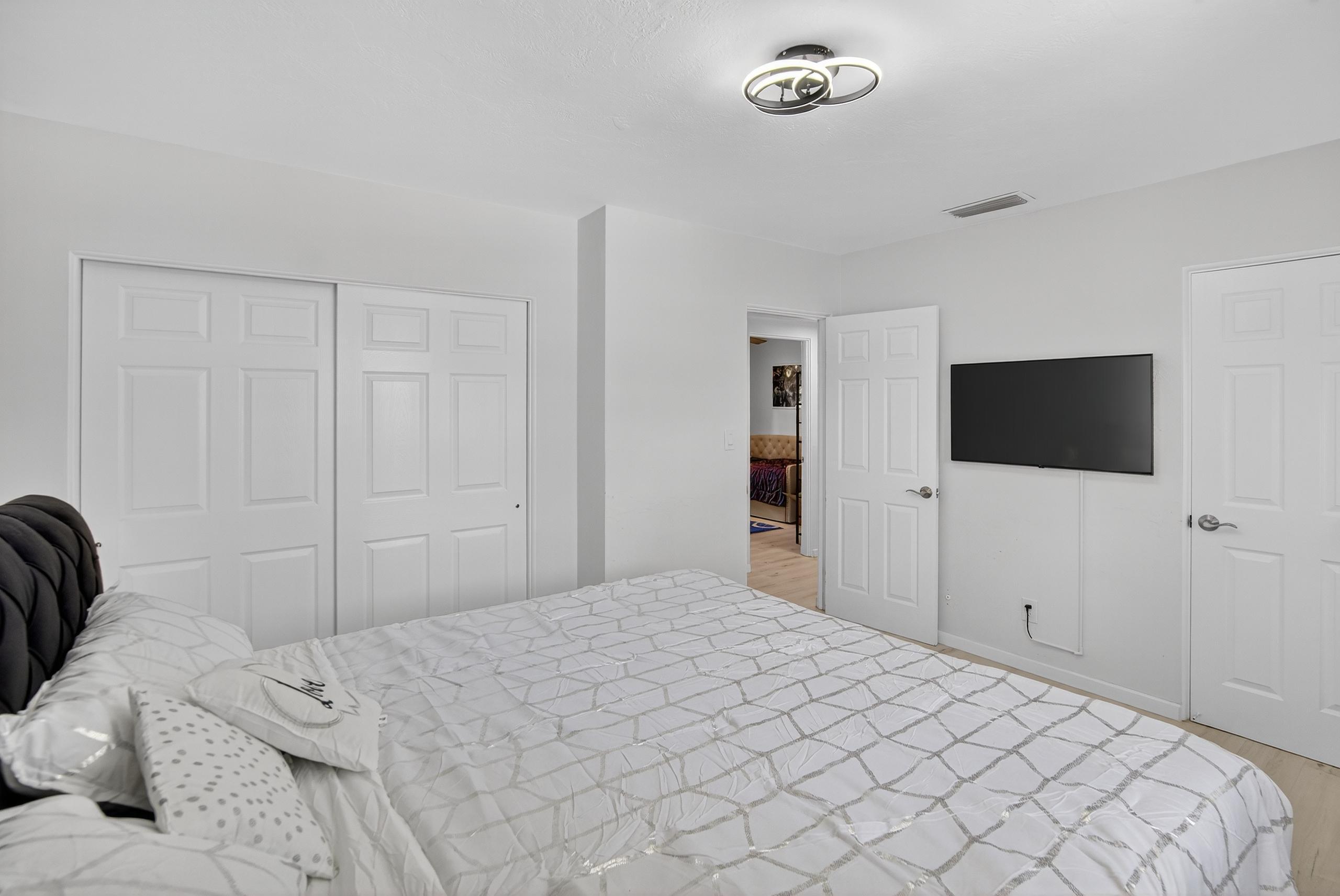 3/2 Oasis w/ Private Heated Pool, Spa + Office photo 2