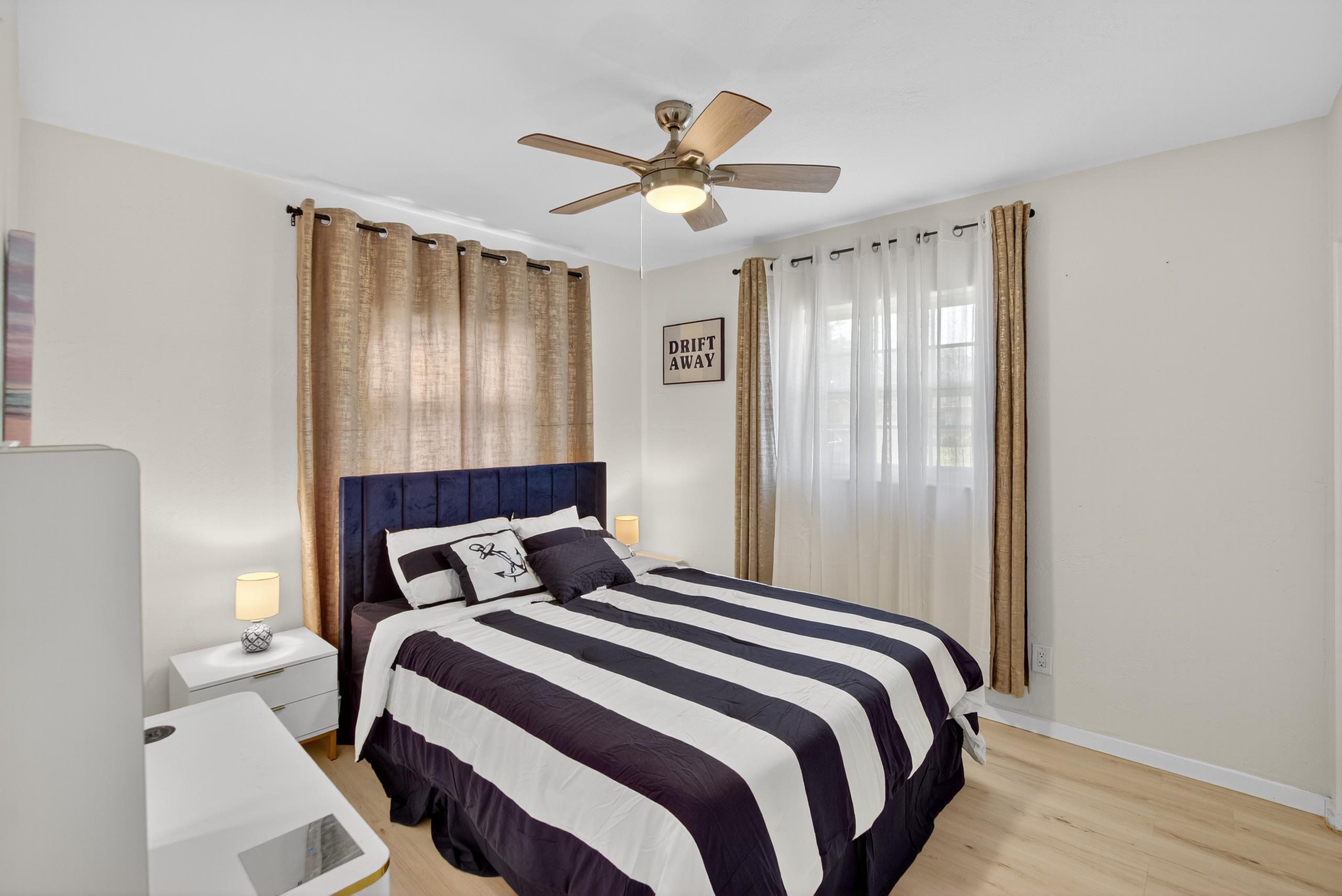 3/2 Oasis w/ Private Heated Pool, Spa + Office photo 5