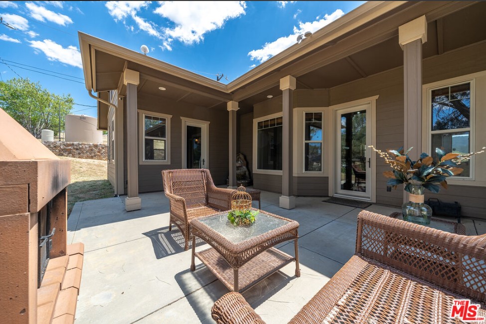 Bright Family Getaway Mountain Views OutdoorLiving photo 3