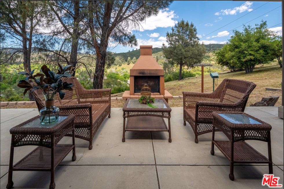 Bright Family Getaway Mountain Views OutdoorLiving photo 4