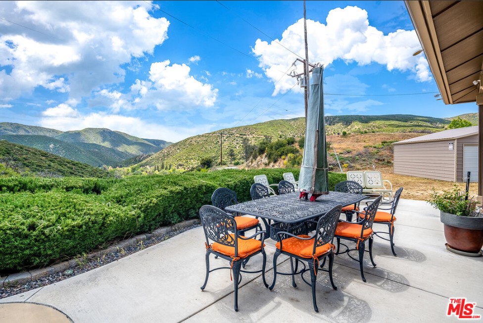 Bright Family Getaway Mountain Views OutdoorLiving photo 5