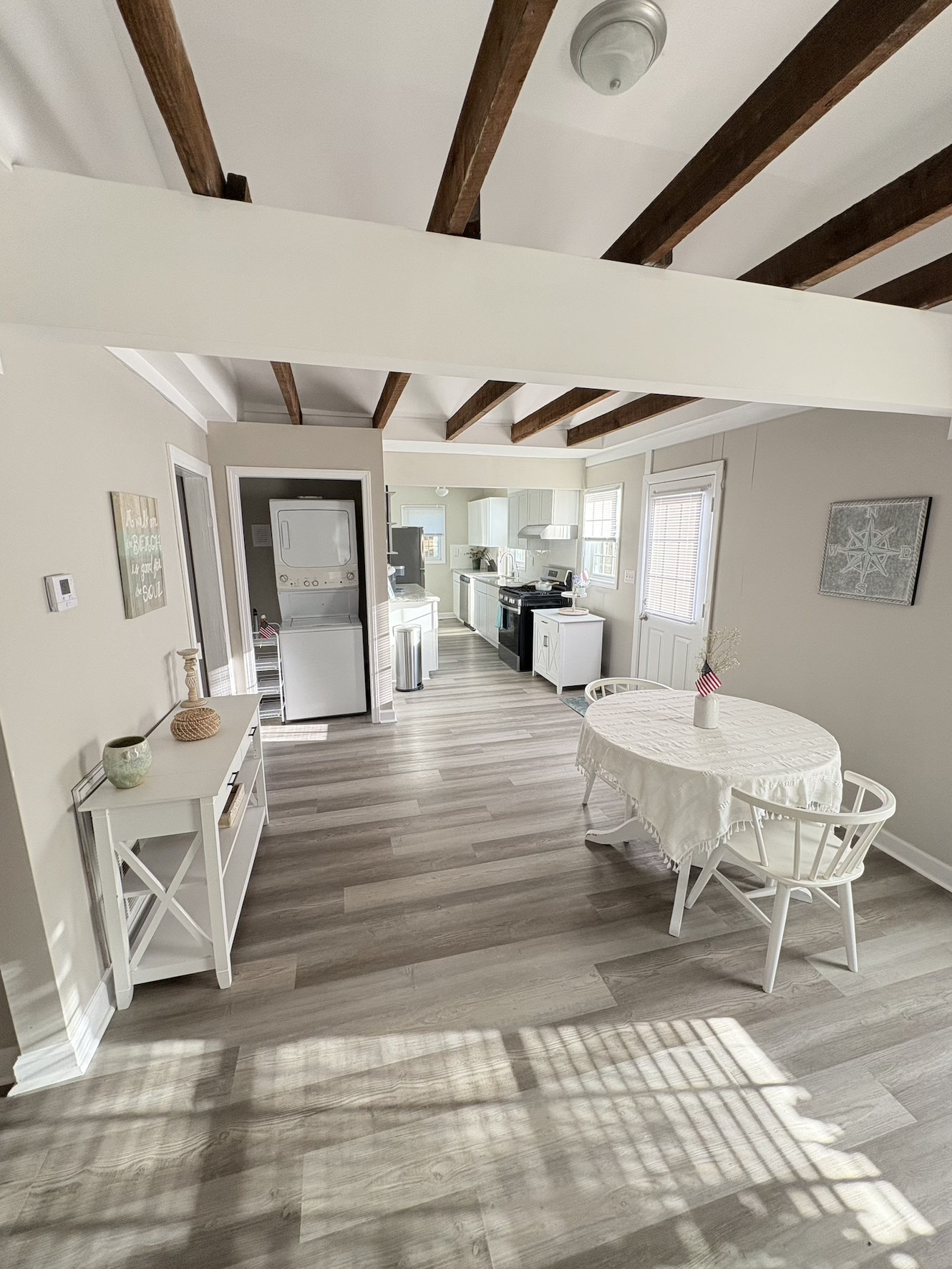 Entire House, Renovated & Furnished photo 2