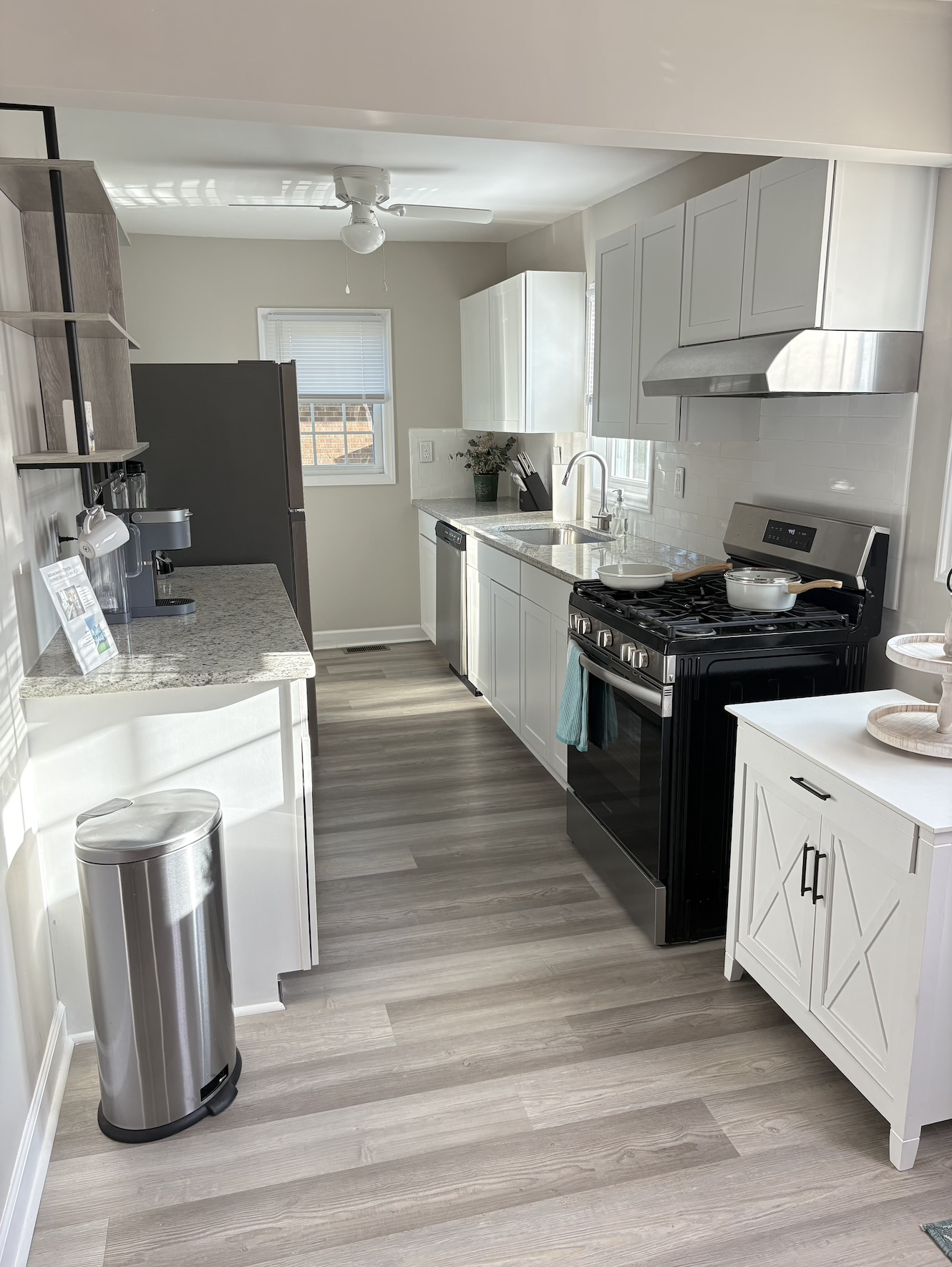 Entire House, Renovated & Furnished photo 4