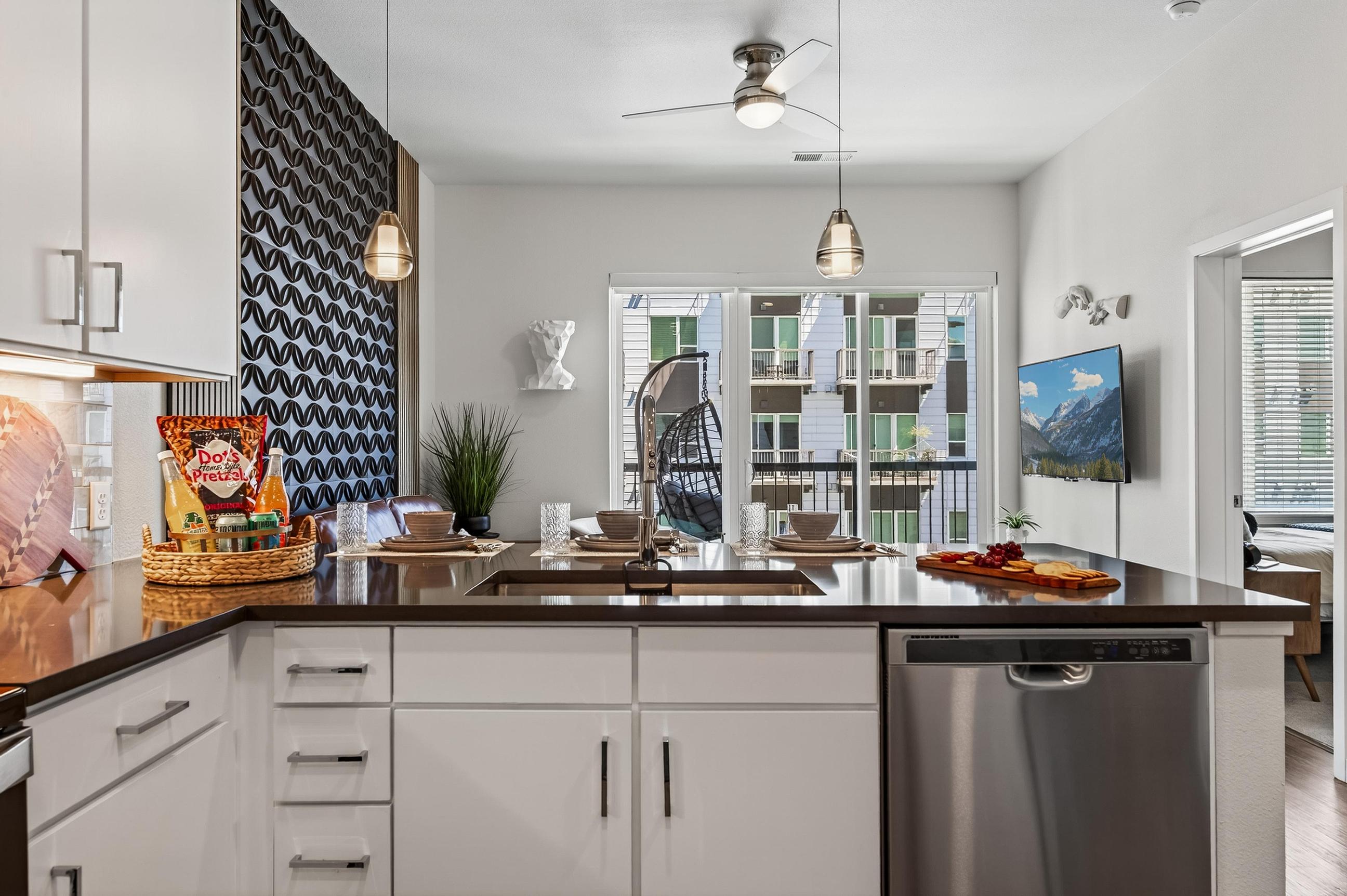 Luxe RiNo 1 BR | Gym + Parking photo 5
