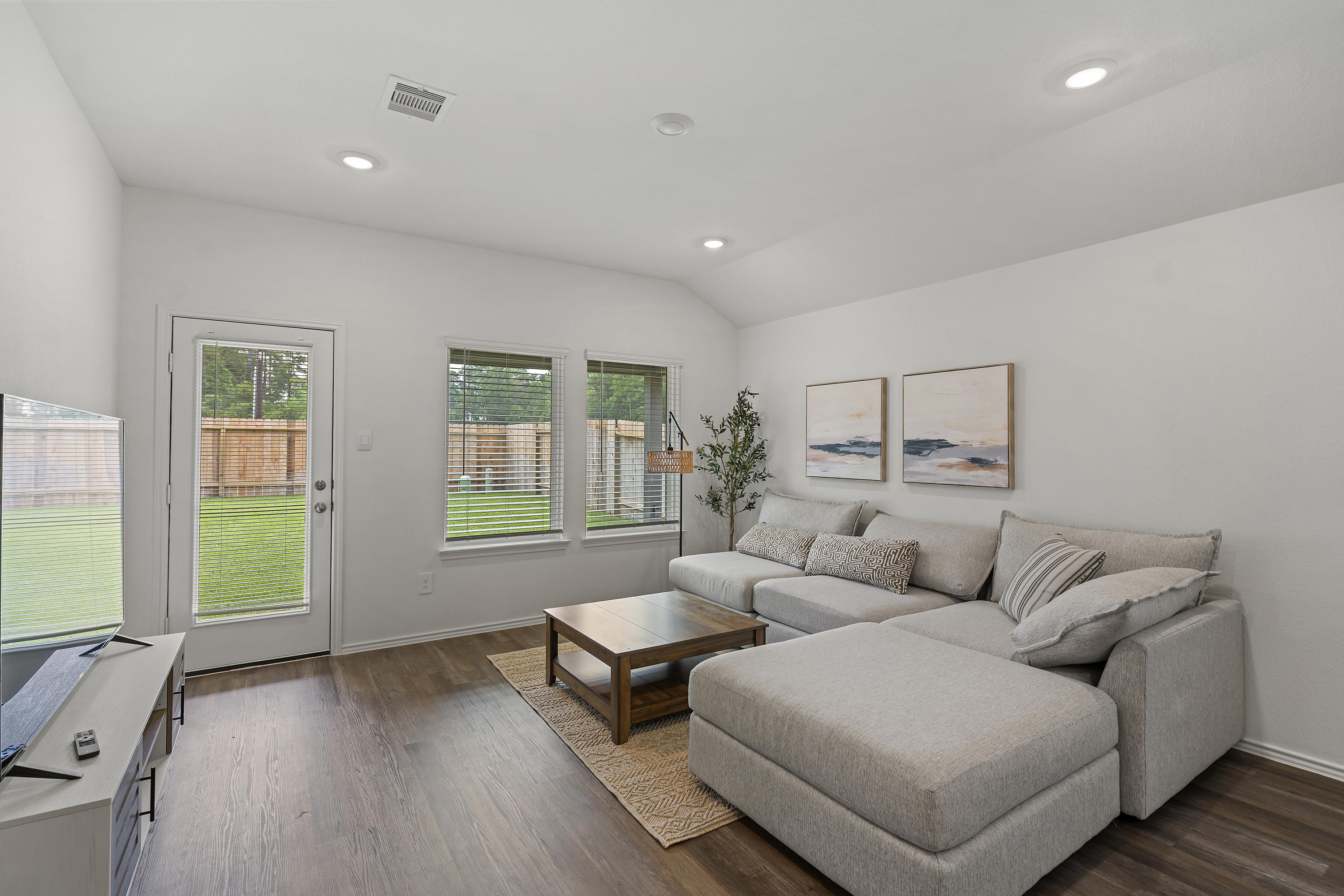 New Home near IAH airport, Pets welcome, Spring TX photo 3