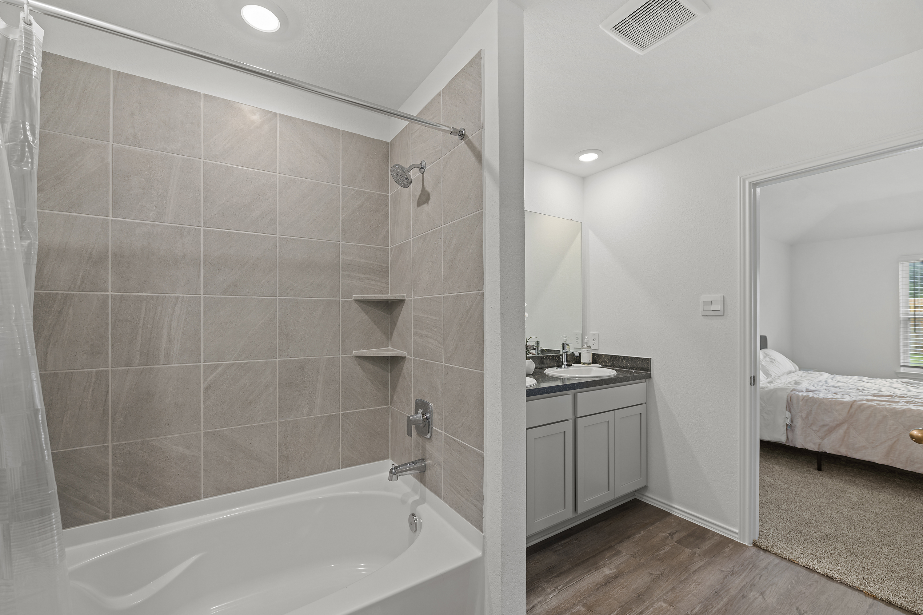 New Home near IAH airport, Pets welcome, Spring TX photo 5