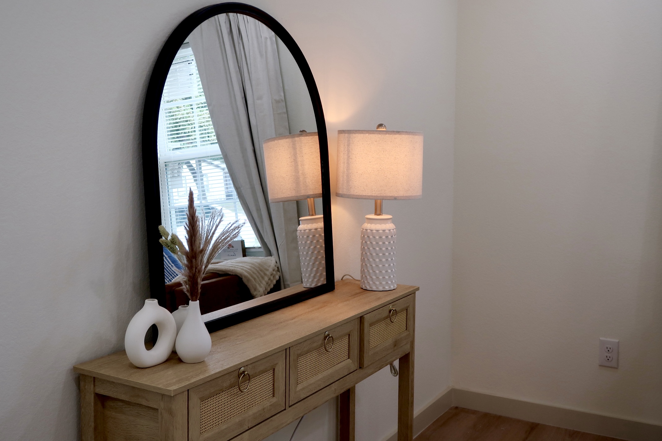 Perfectly Located 3b2b Entire Home + Workspace photo 4