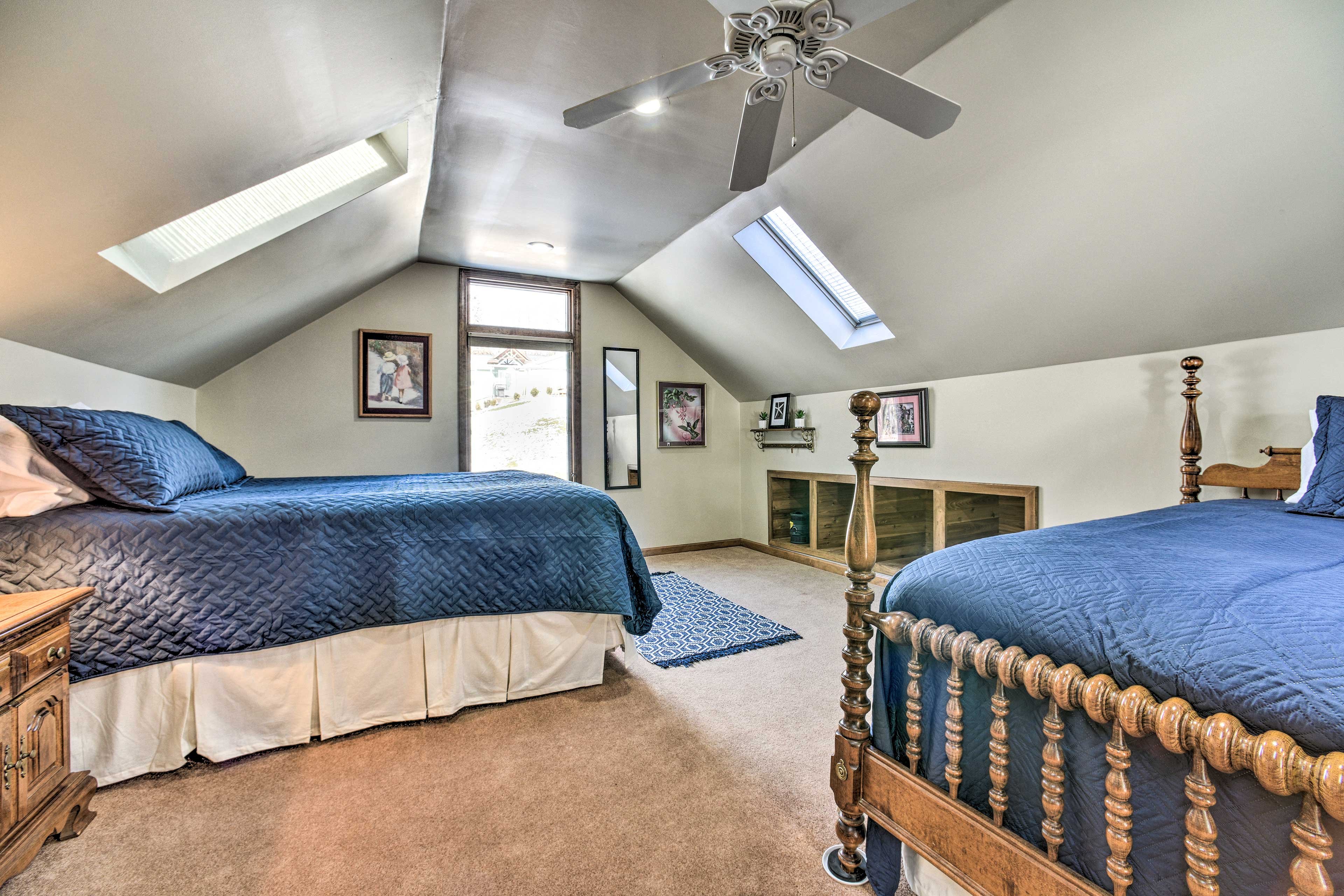Lakefront Fully Furnished 3 bedroom 2.5 bath  photo 3