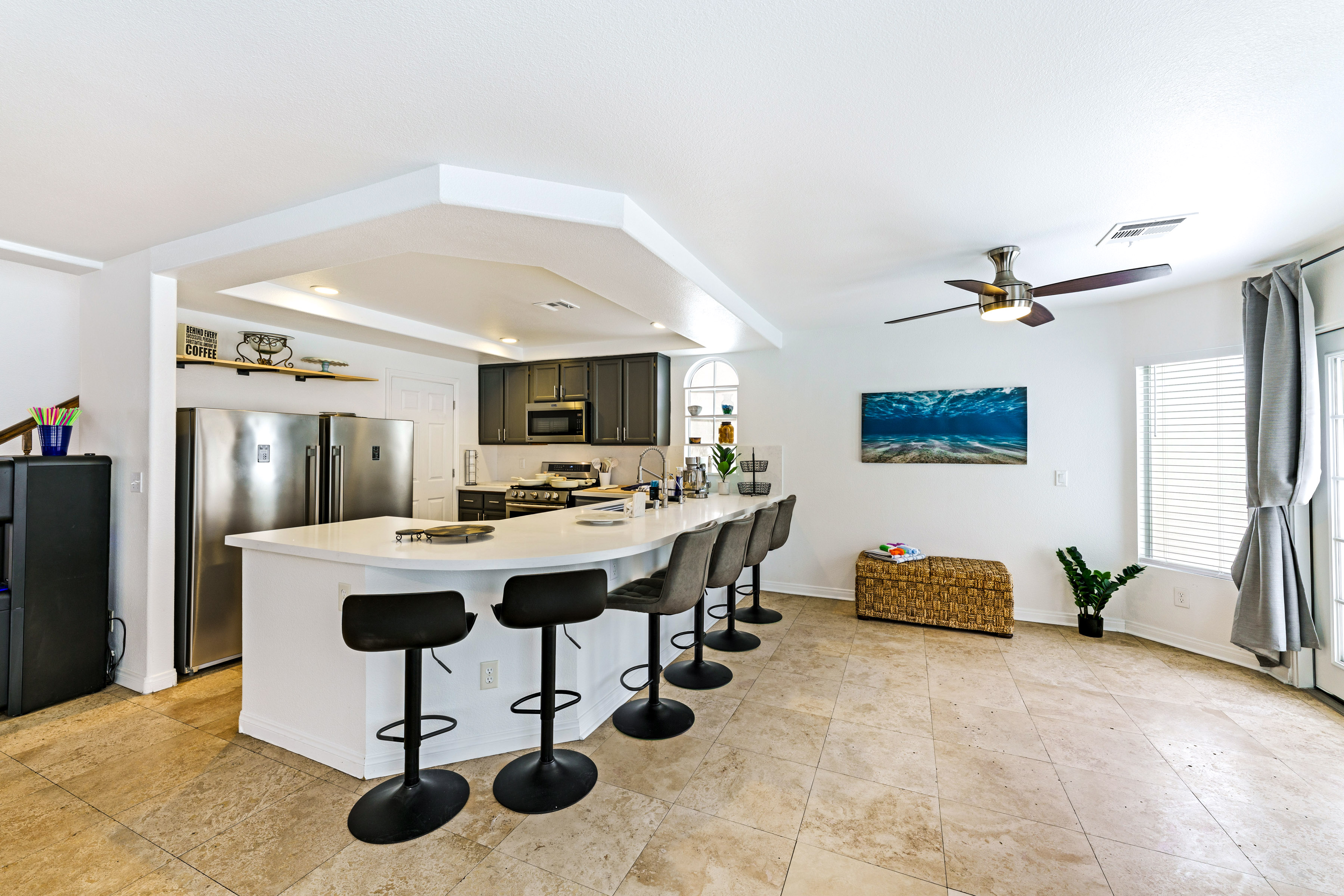 Quiet and Spacious 4 Bedroom House with a Pool  photo 5