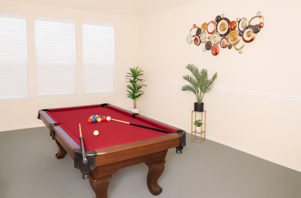Pool table++ Spacious++ Crew/ insurance/realocatio photo 4
