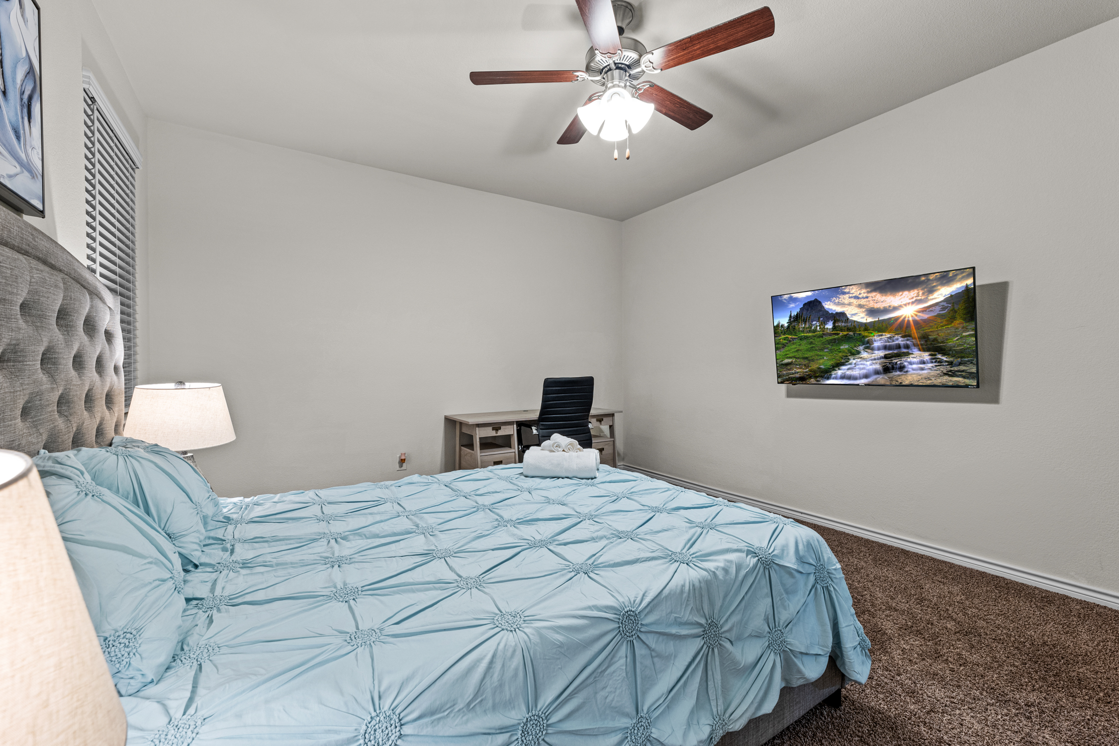 Aubrey// single floor// relaxing// entire home photo 4