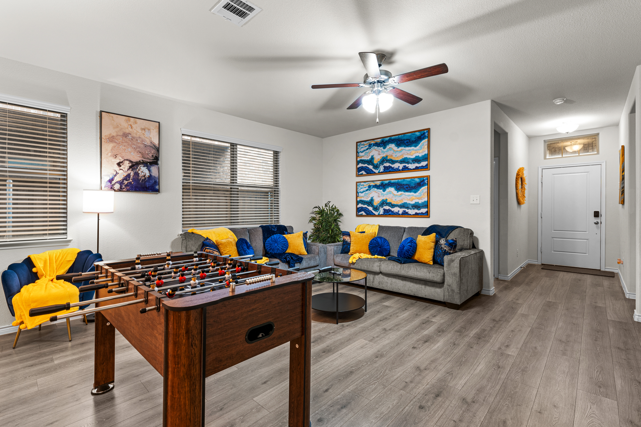 Aubrey// single floor// relaxing// entire home photo 5