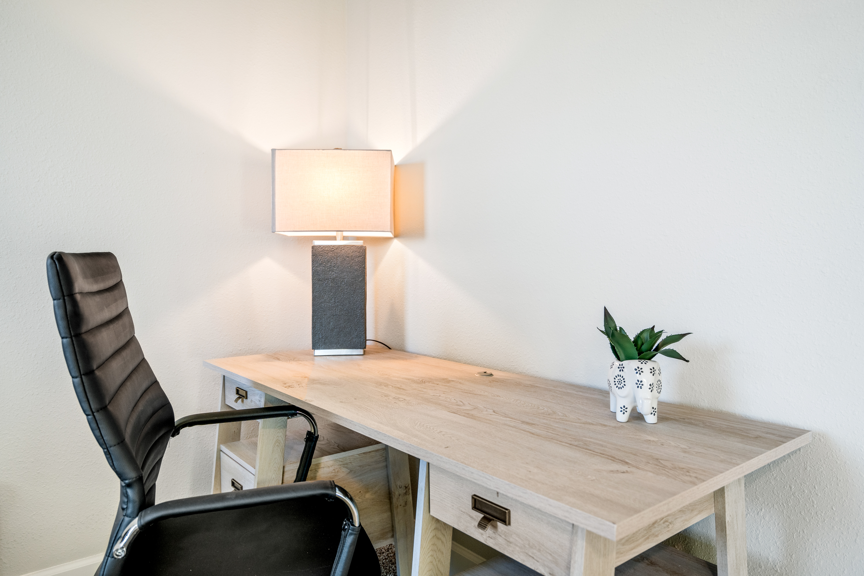 Fort worth// two floors// relaxing //entire home photo 5