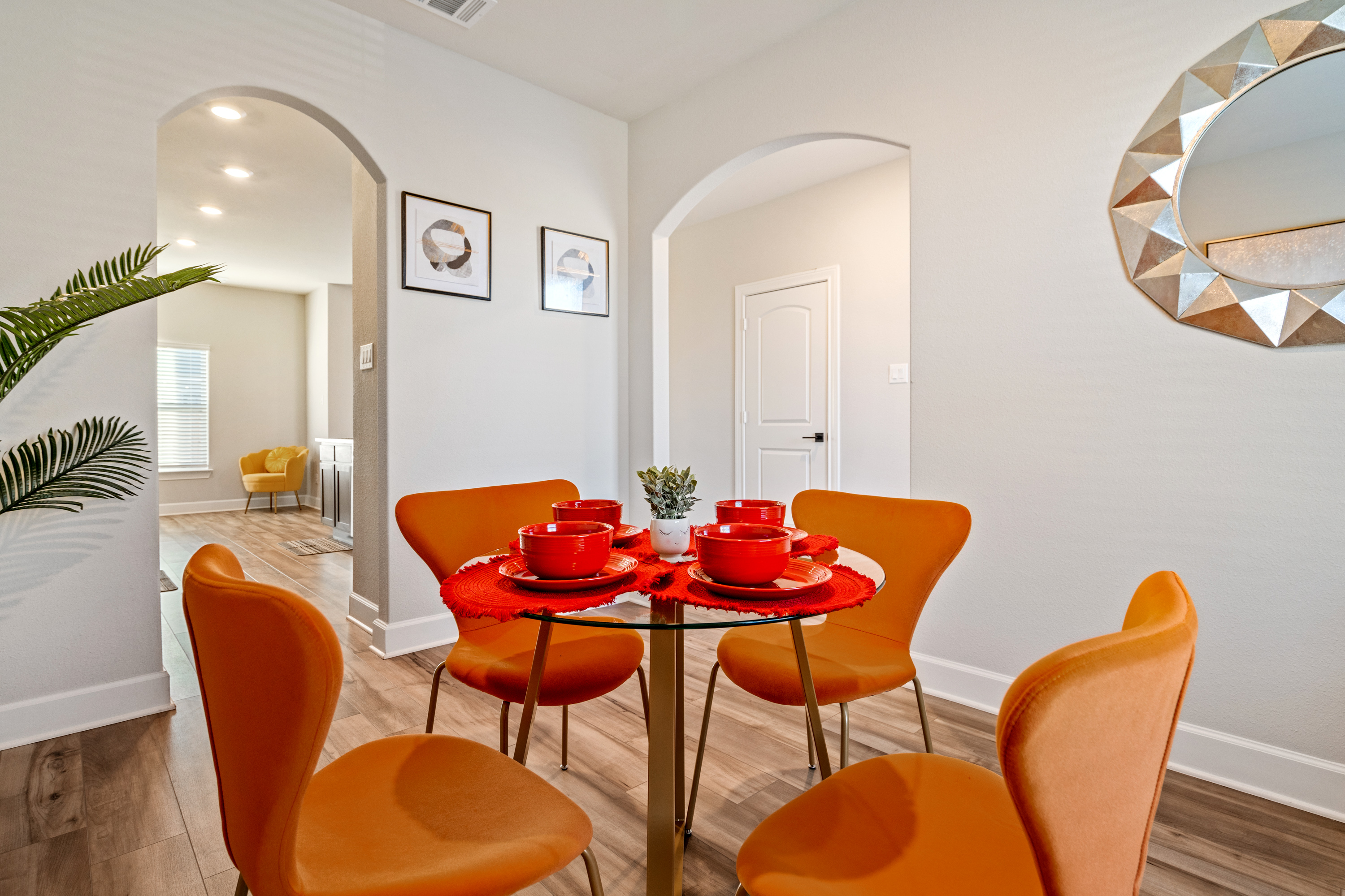 Fort worth// two floors// relaxing //entire home photo 2