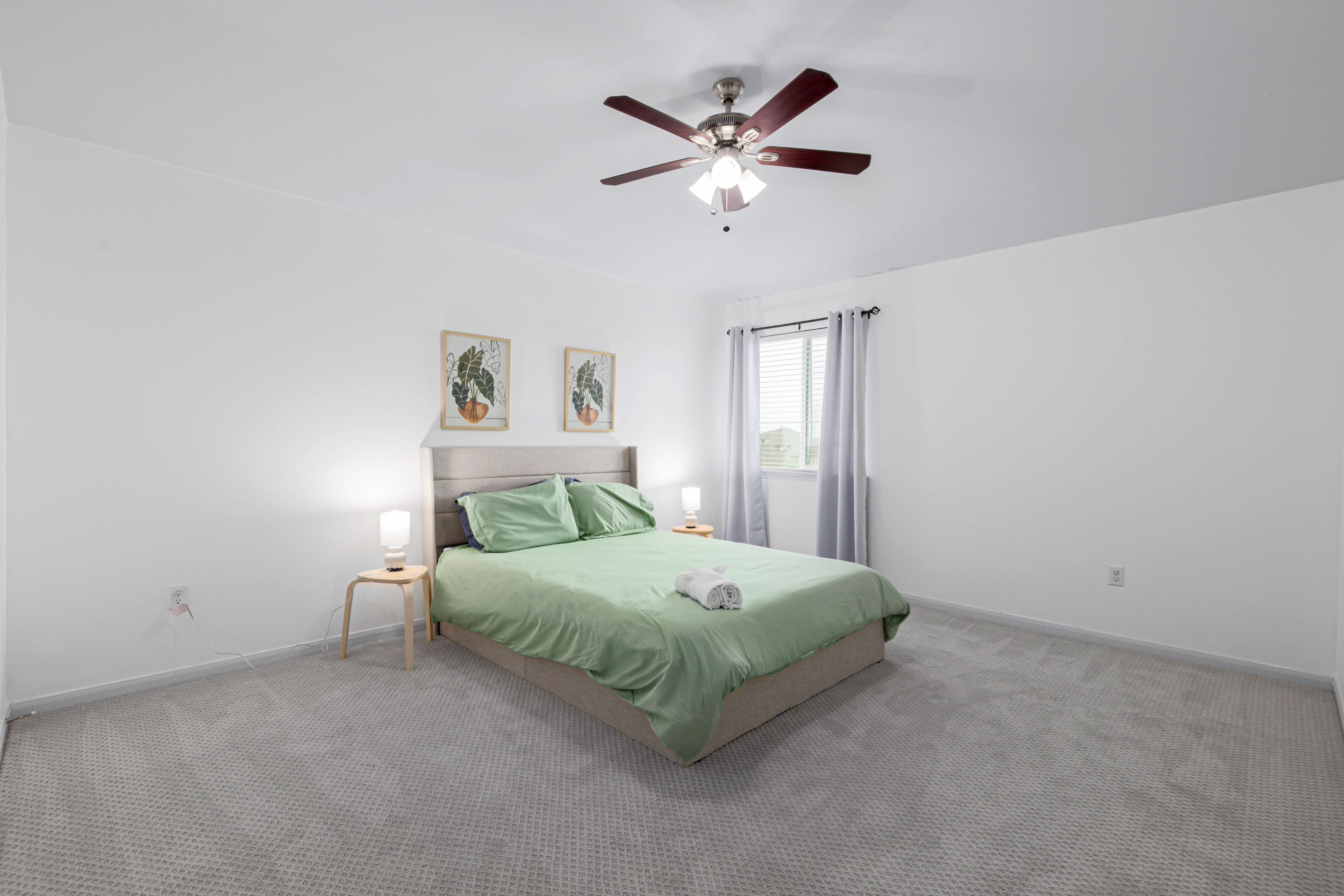 Kyle// spacious//yard// crew friendly photo 2