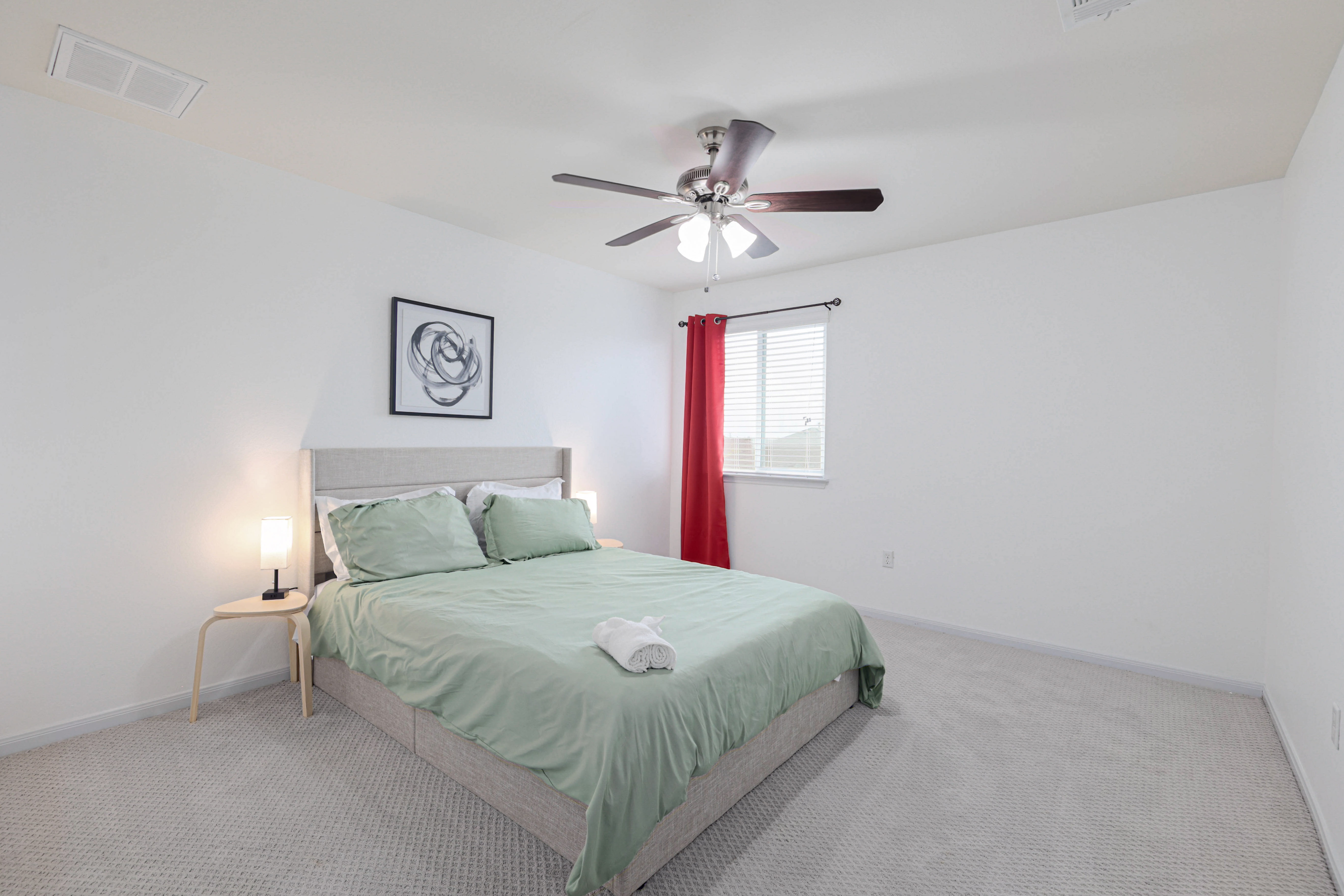 Kyle// spacious//yard// crew friendly photo 3