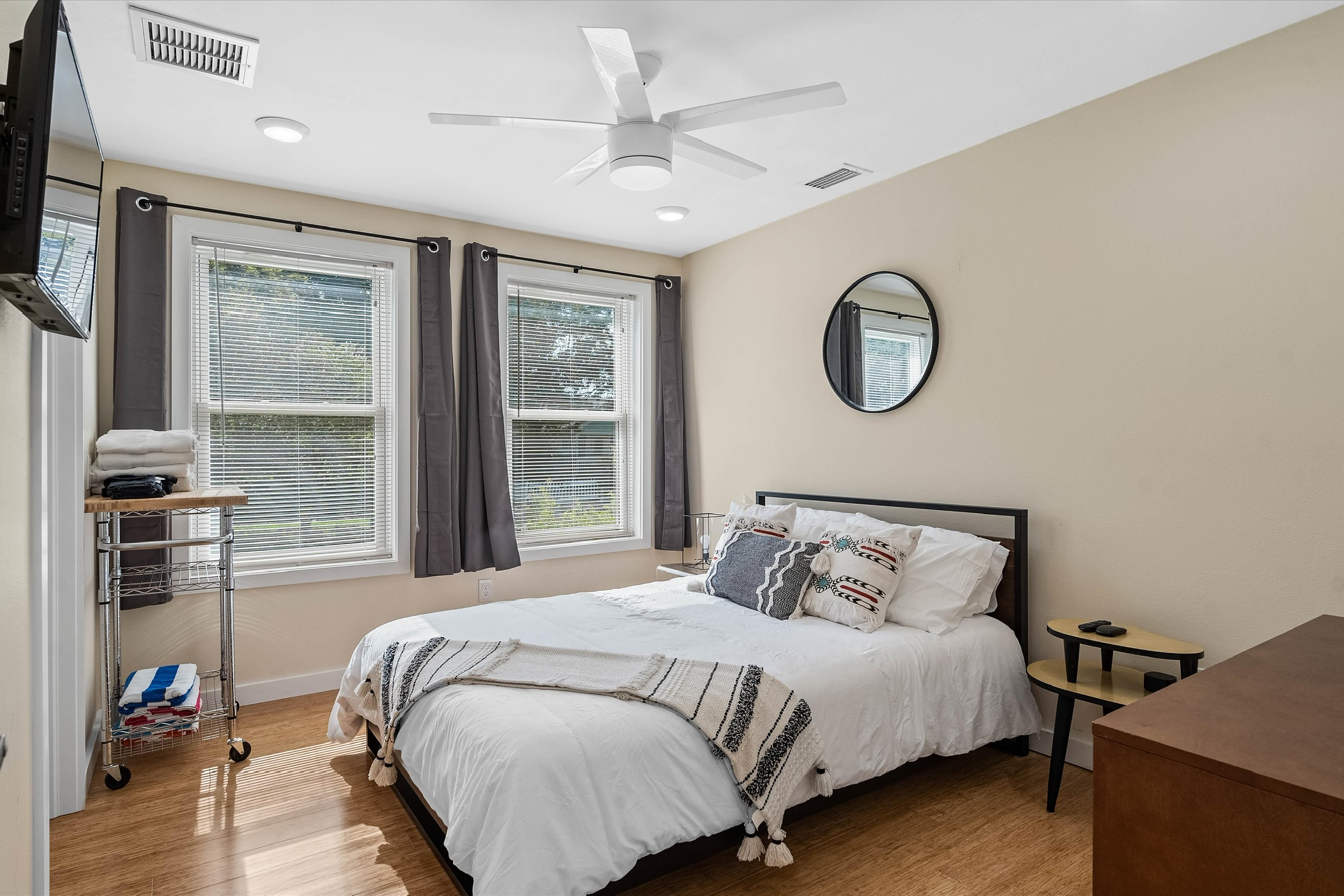 Fully furnished Bungalow by St. Anthony's Hospital photo 3