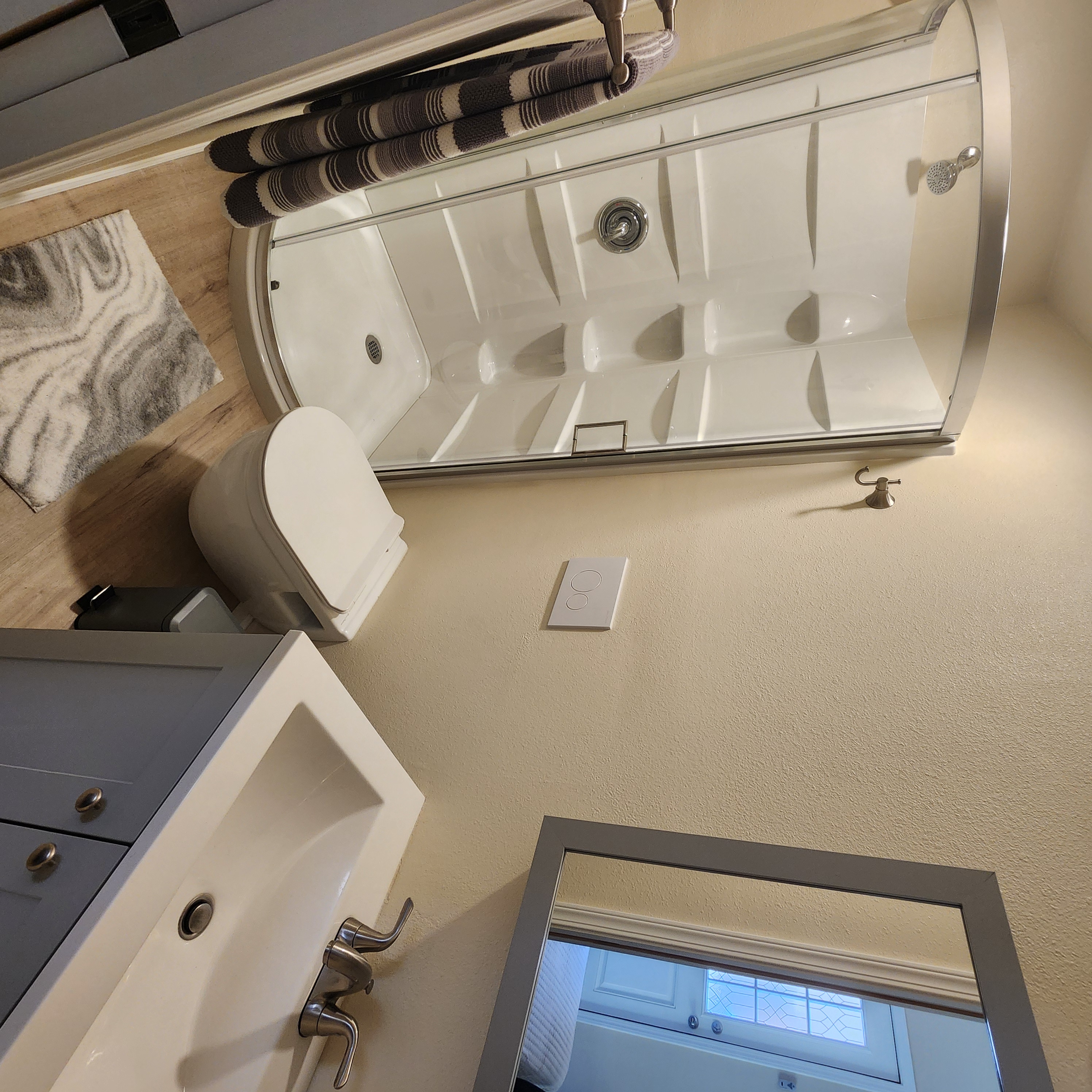 Eastlake Studio Apt -All Utilities Included  photo 3