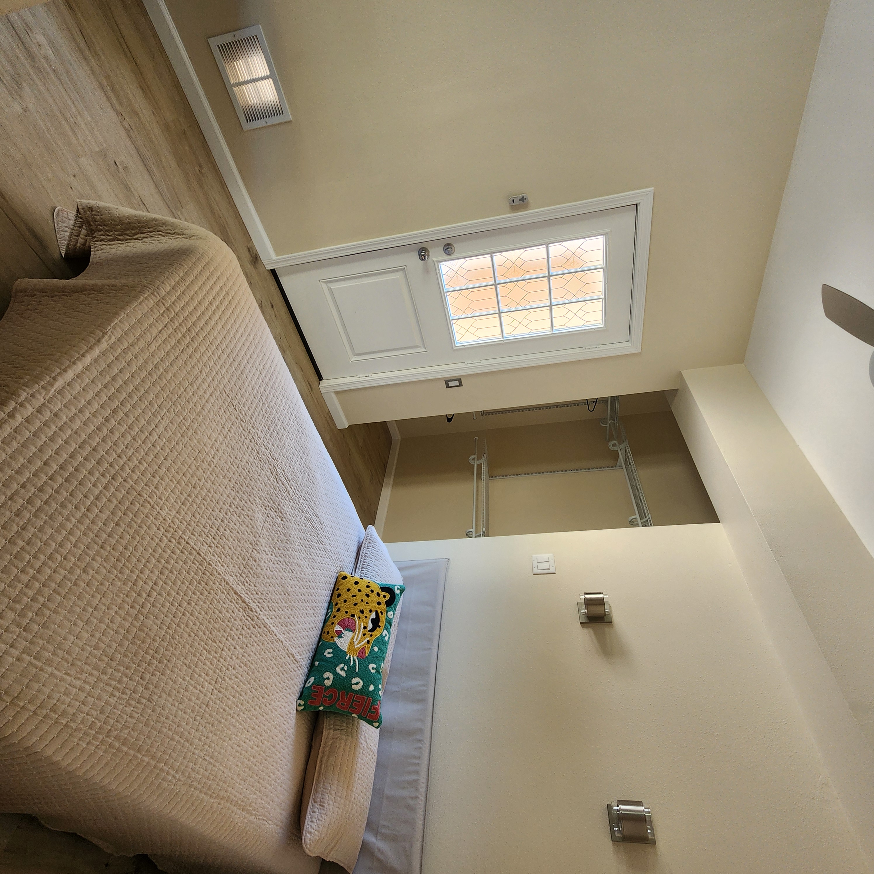 Eastlake Studio Apt -All Utilities Included  photo 5