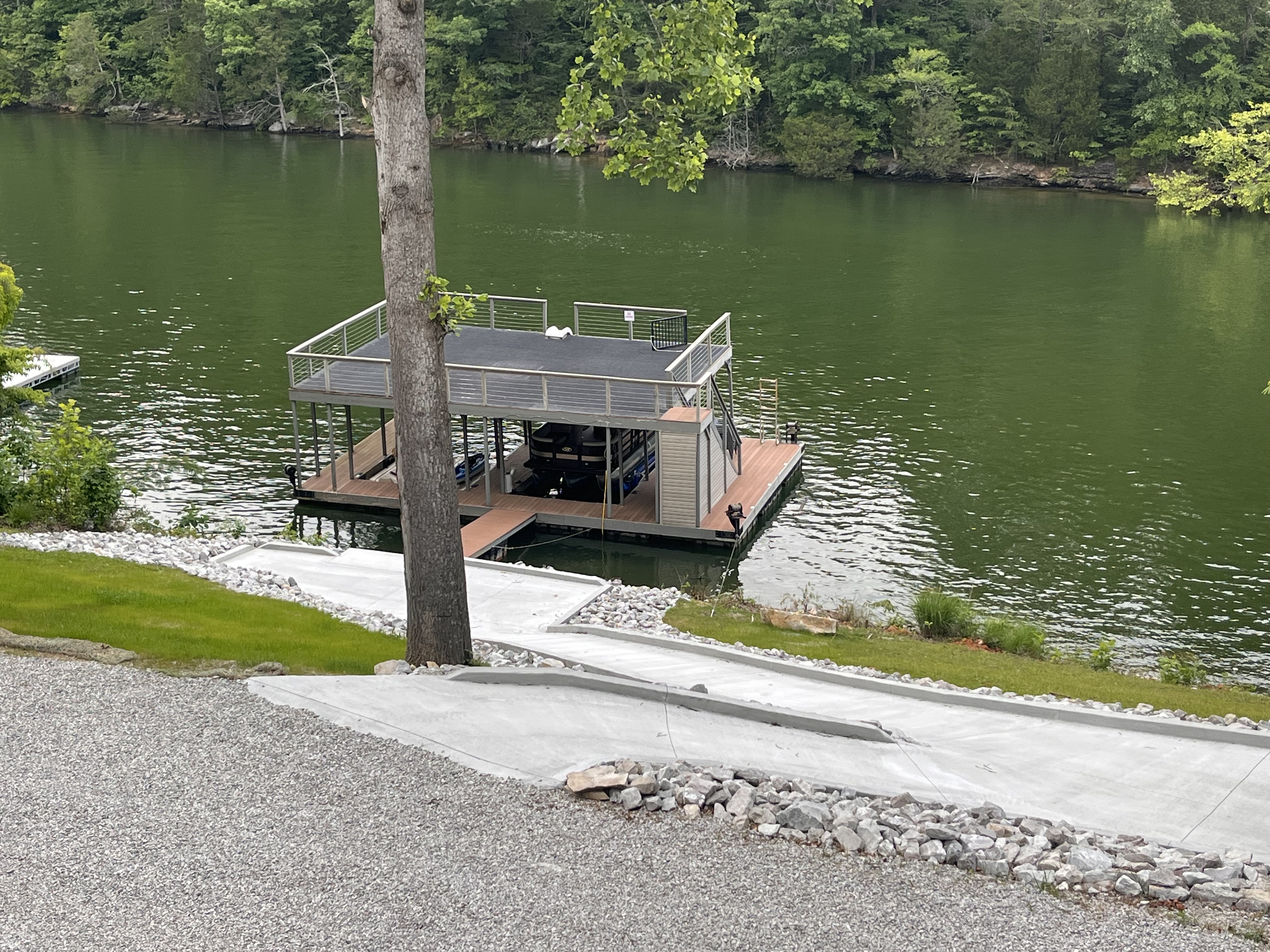 Lake Access and Private Dock- Fully Furnished photo 2