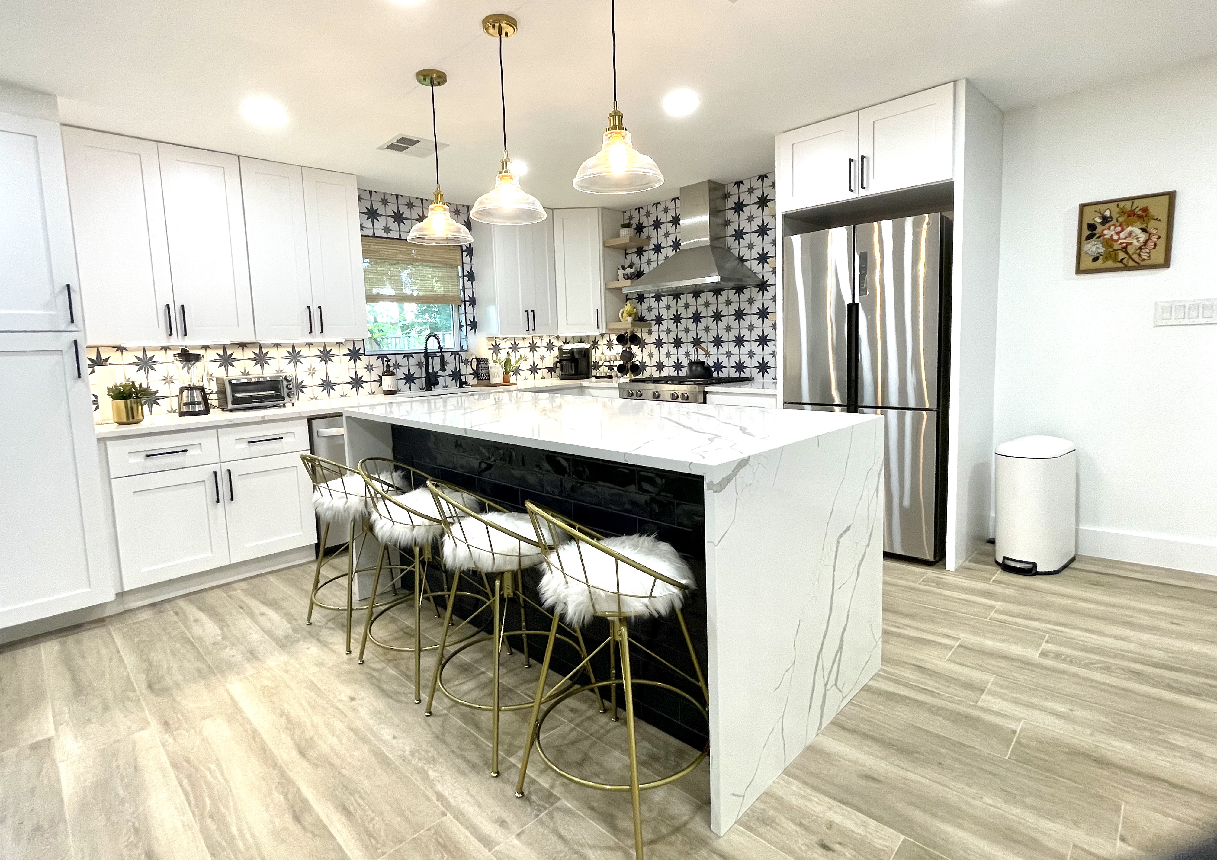 Stylish Furnished Bungalow/Walk to Gtown Square photo 3