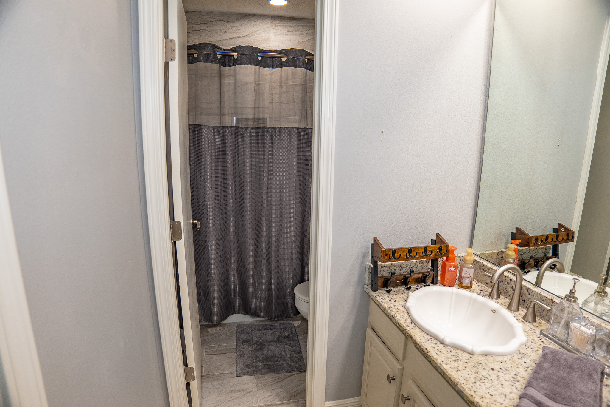 4 Bed, 2 Bath Remodeled Home photo 3