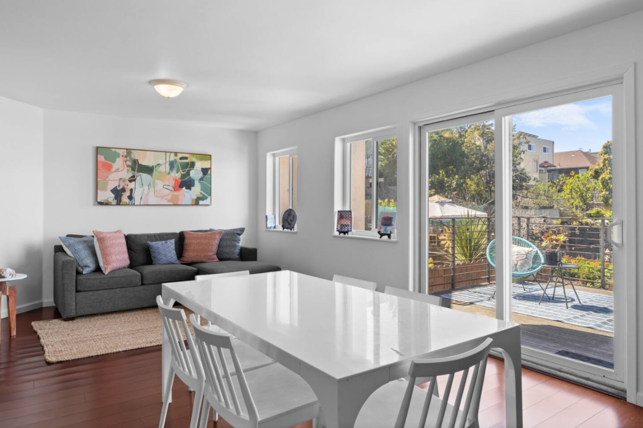 Solace at Bayhaus | 2 Bed | WFH | Laundry | Parkng photo 2