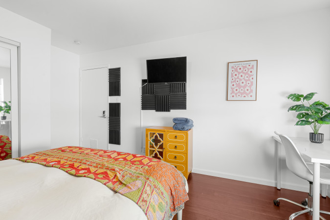 Haven at Bayhaus| Fast WiFi  | Parking | W/D | WFH photo 5