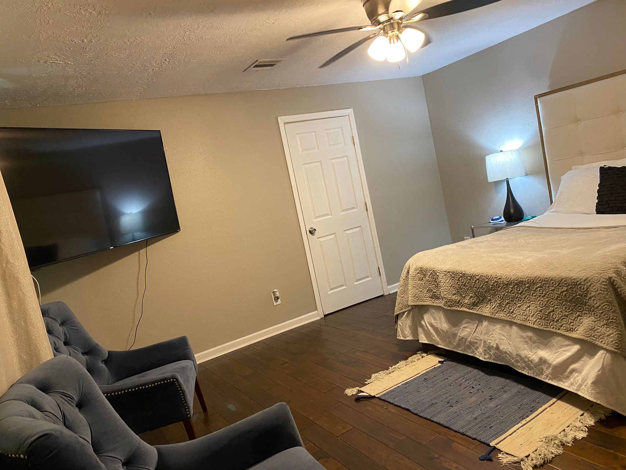 Spacious 6BR Rental Near IAH with Private Backyard photo 2