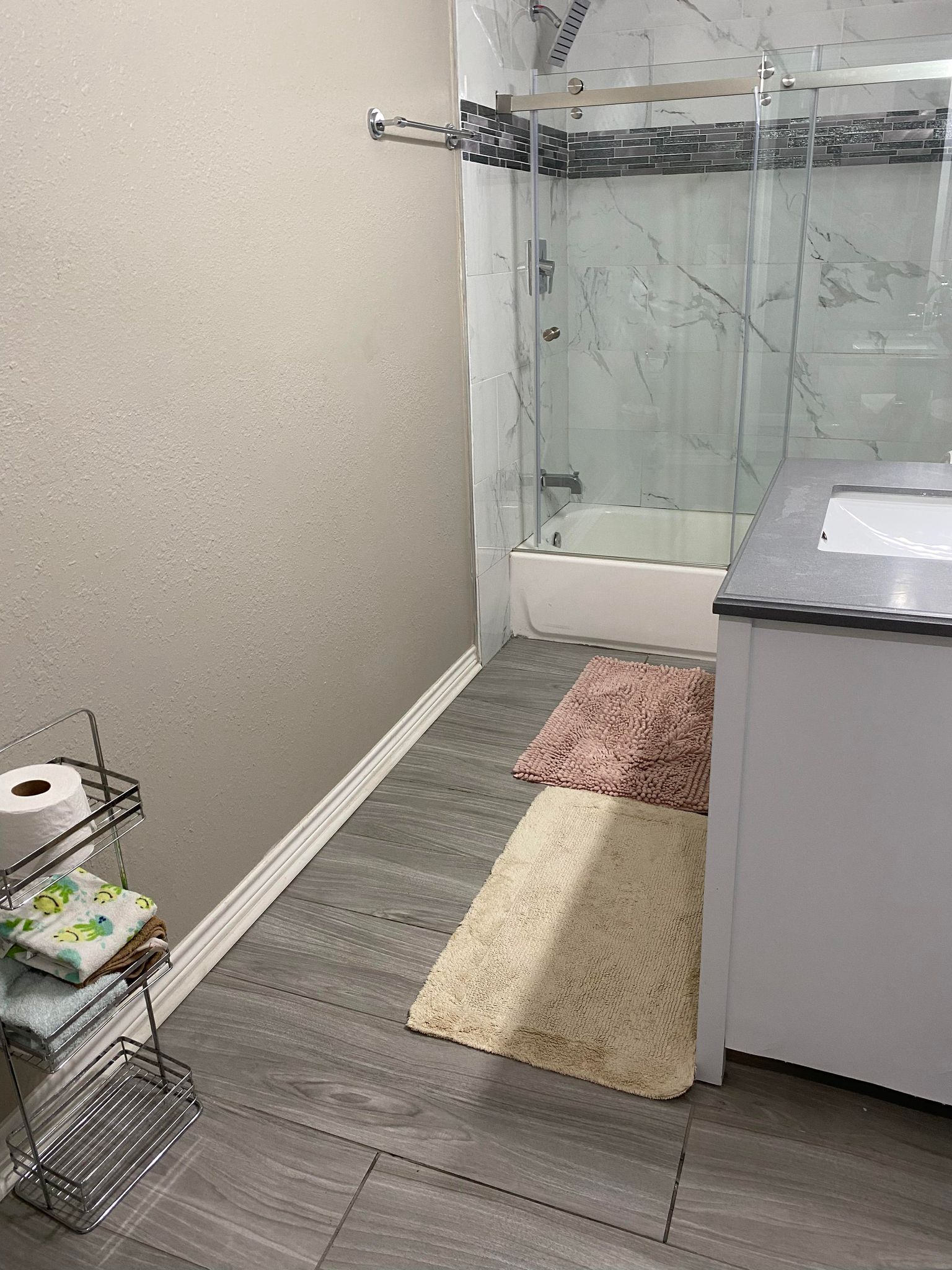 Spacious 6BR Rental Near IAH with Private Backyard photo 3