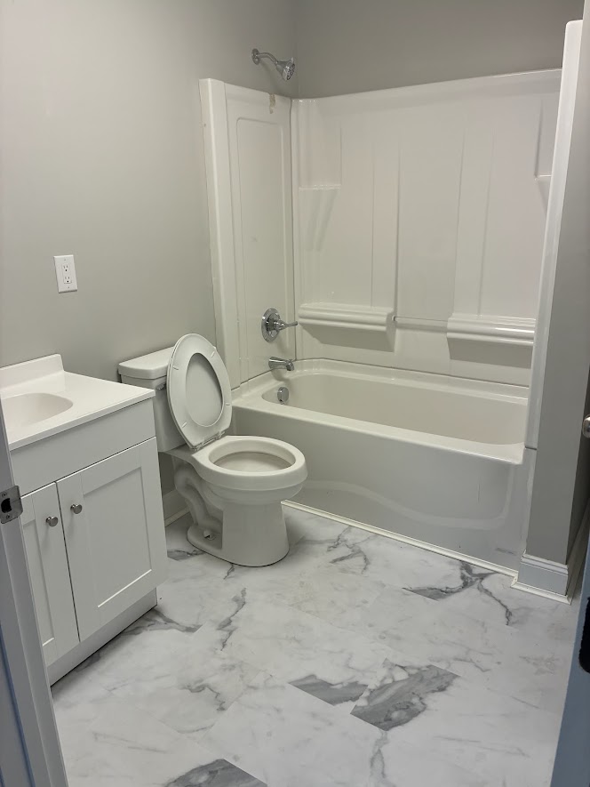 Newly Renovated 2 Bedroom / 1 Bath Apartment Be th photo 4