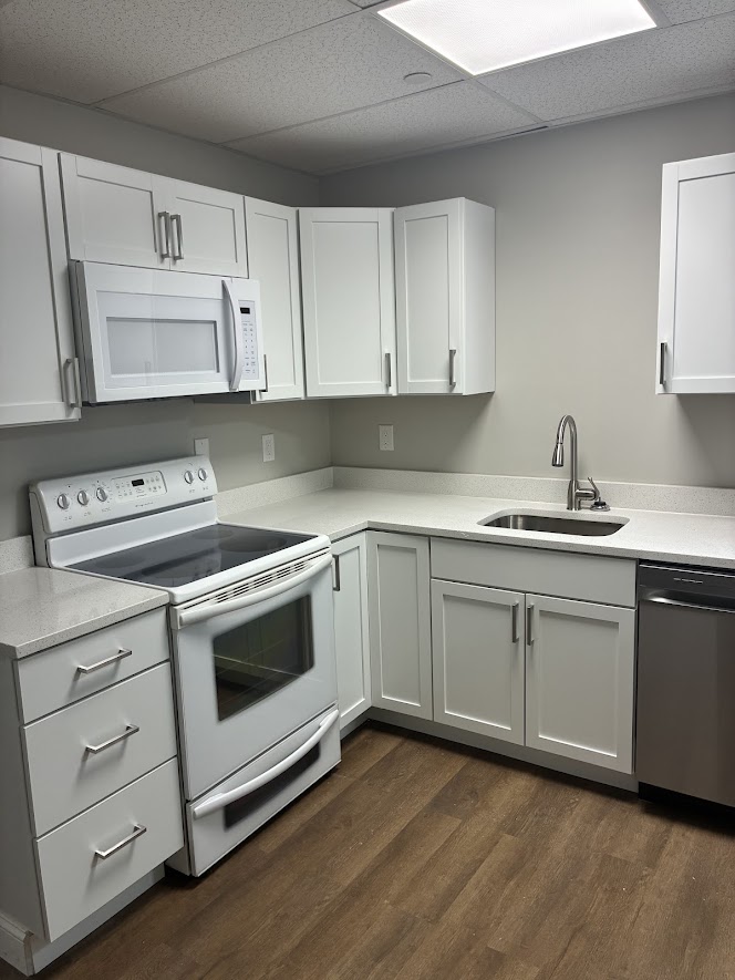 Newly Renovated 2 Bedroom / 1 Bath Apartment Be th photo 2