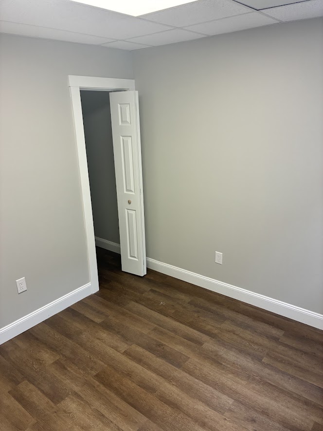 Spacious & Newly Renovated 3 Bedroom / 1 Bath Apar photo 4