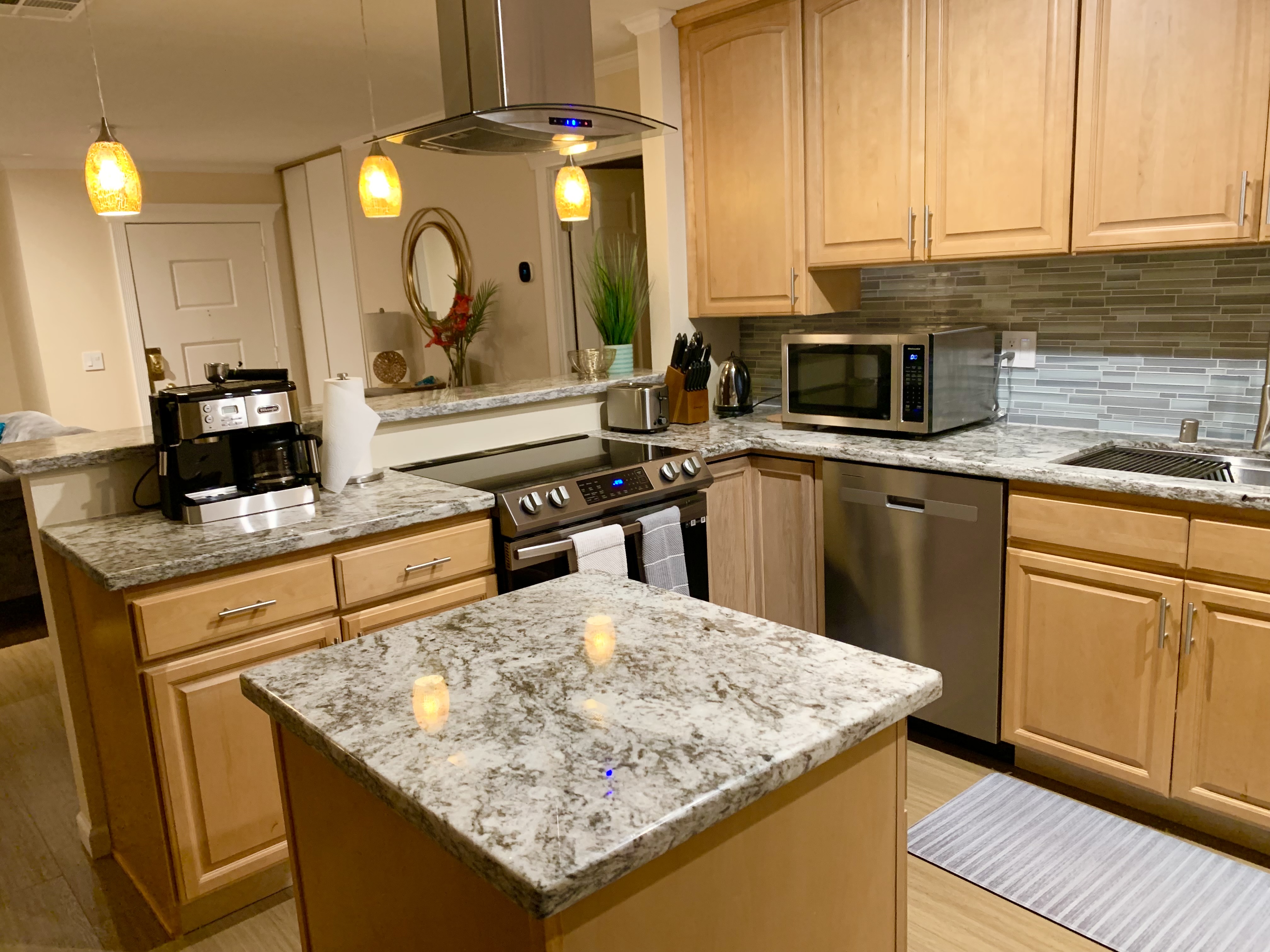Cozy Italian Style 3 Bed Home (Newly Remodeled) photo 2